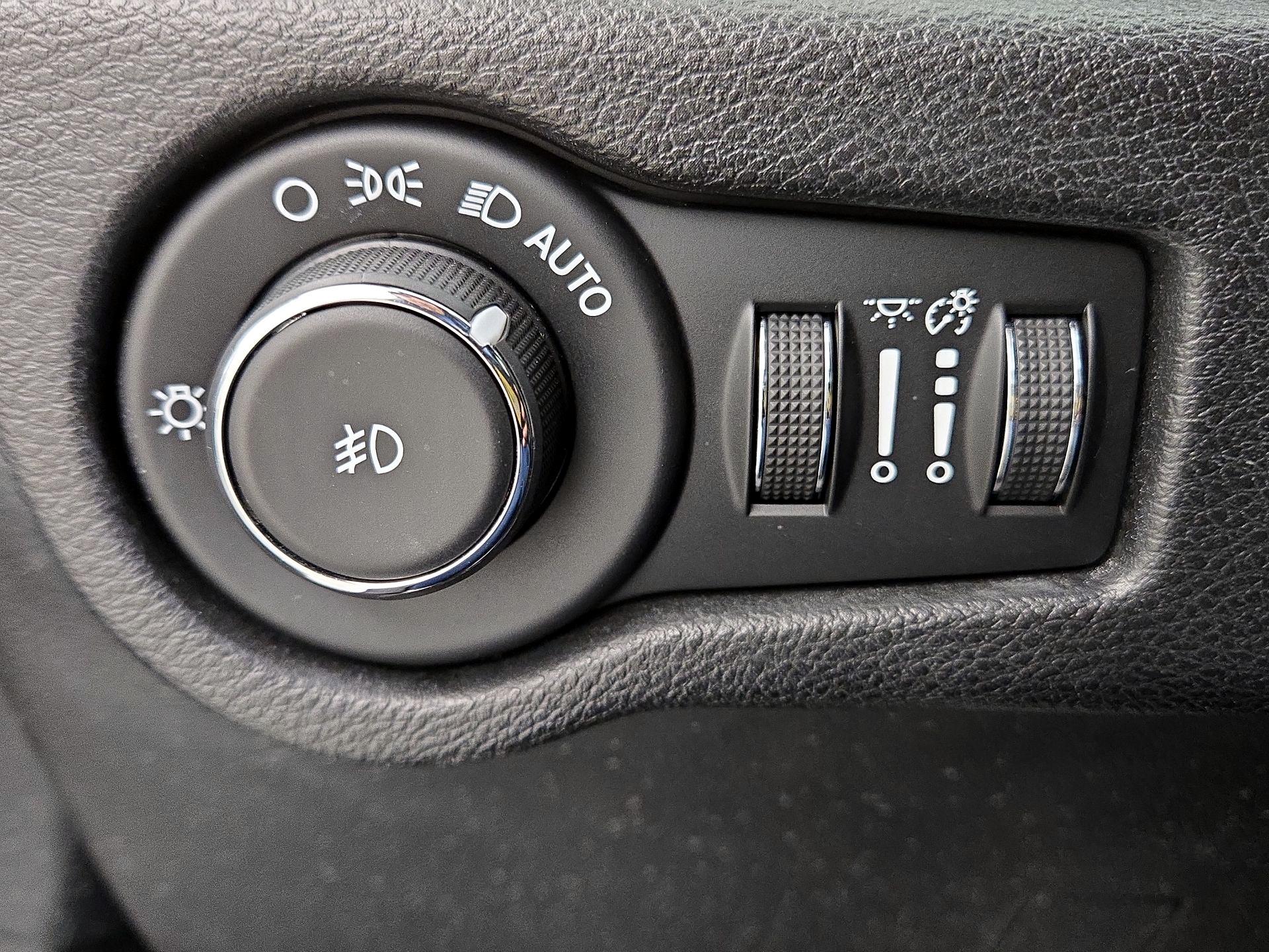 Thumbnail: 2018 Chrysler Pacifica - 13