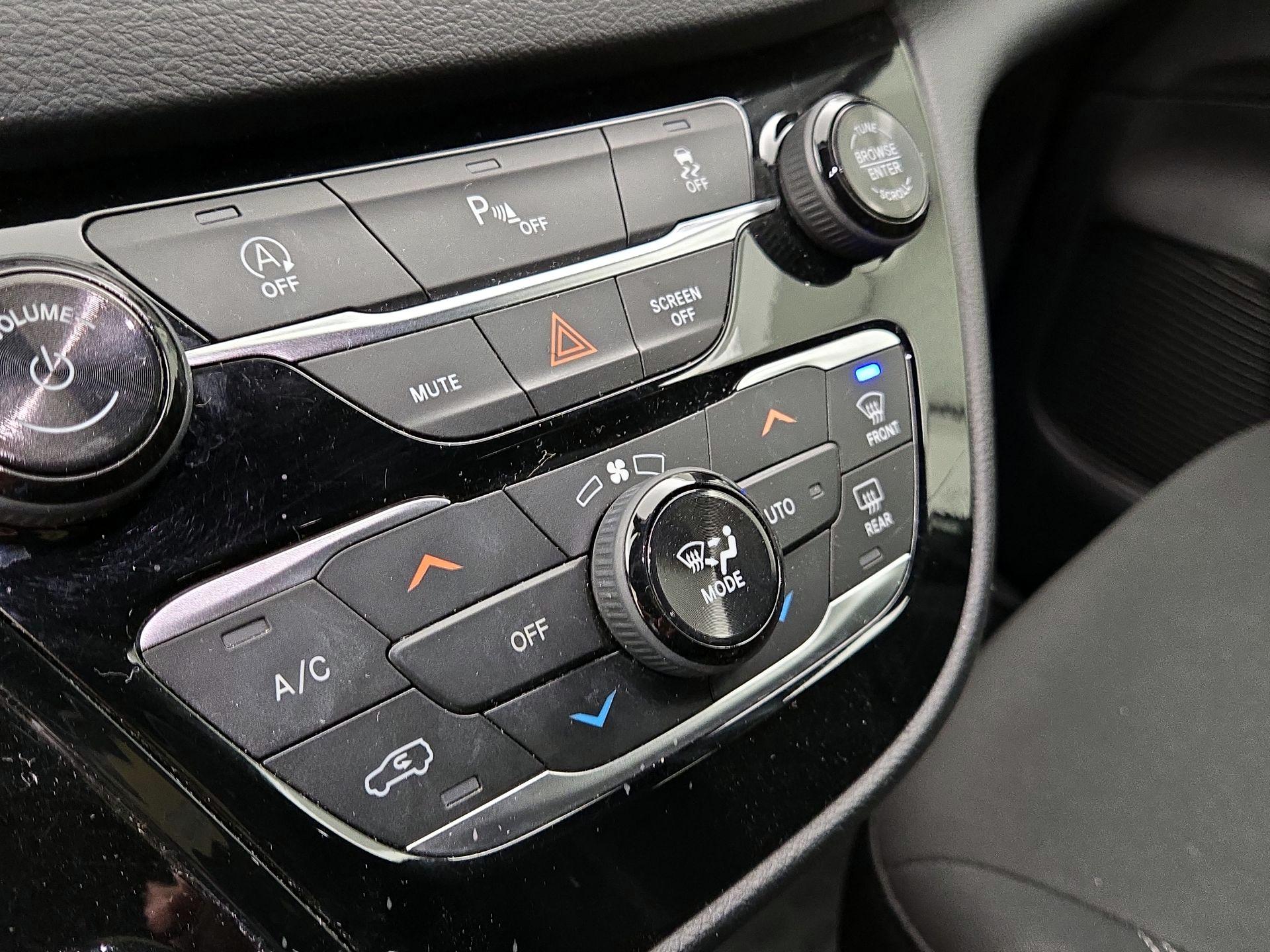 Thumbnail: 2018 Chrysler Pacifica - 17