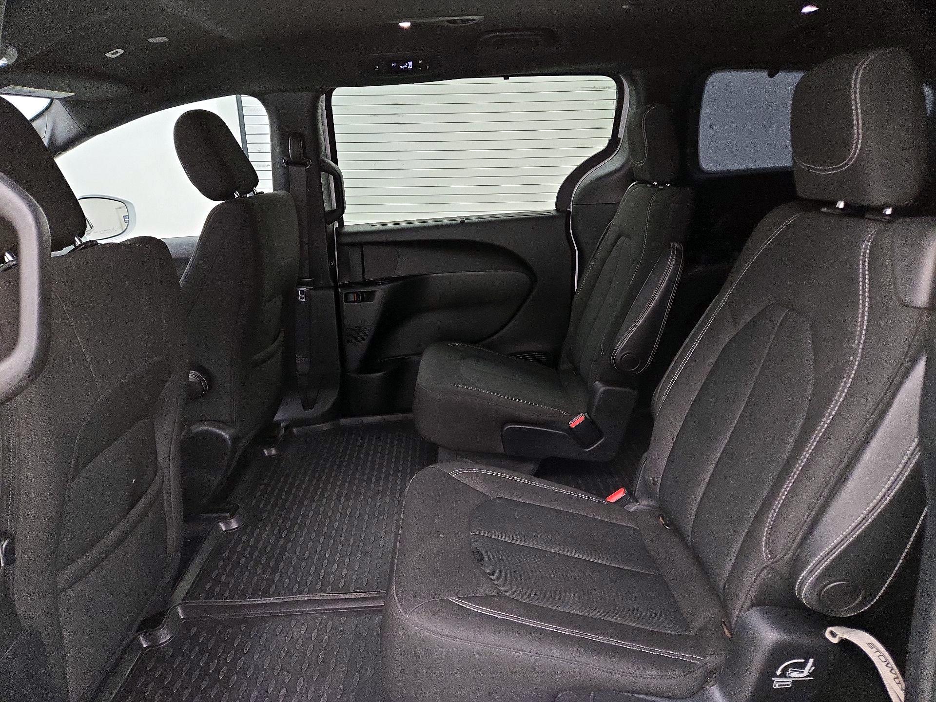 Thumbnail: 2018 Chrysler Pacifica - 20