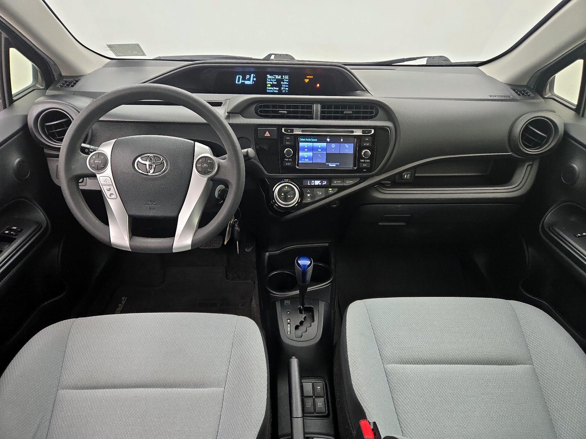 Thumbnail: 2015 Toyota Prius c - 9