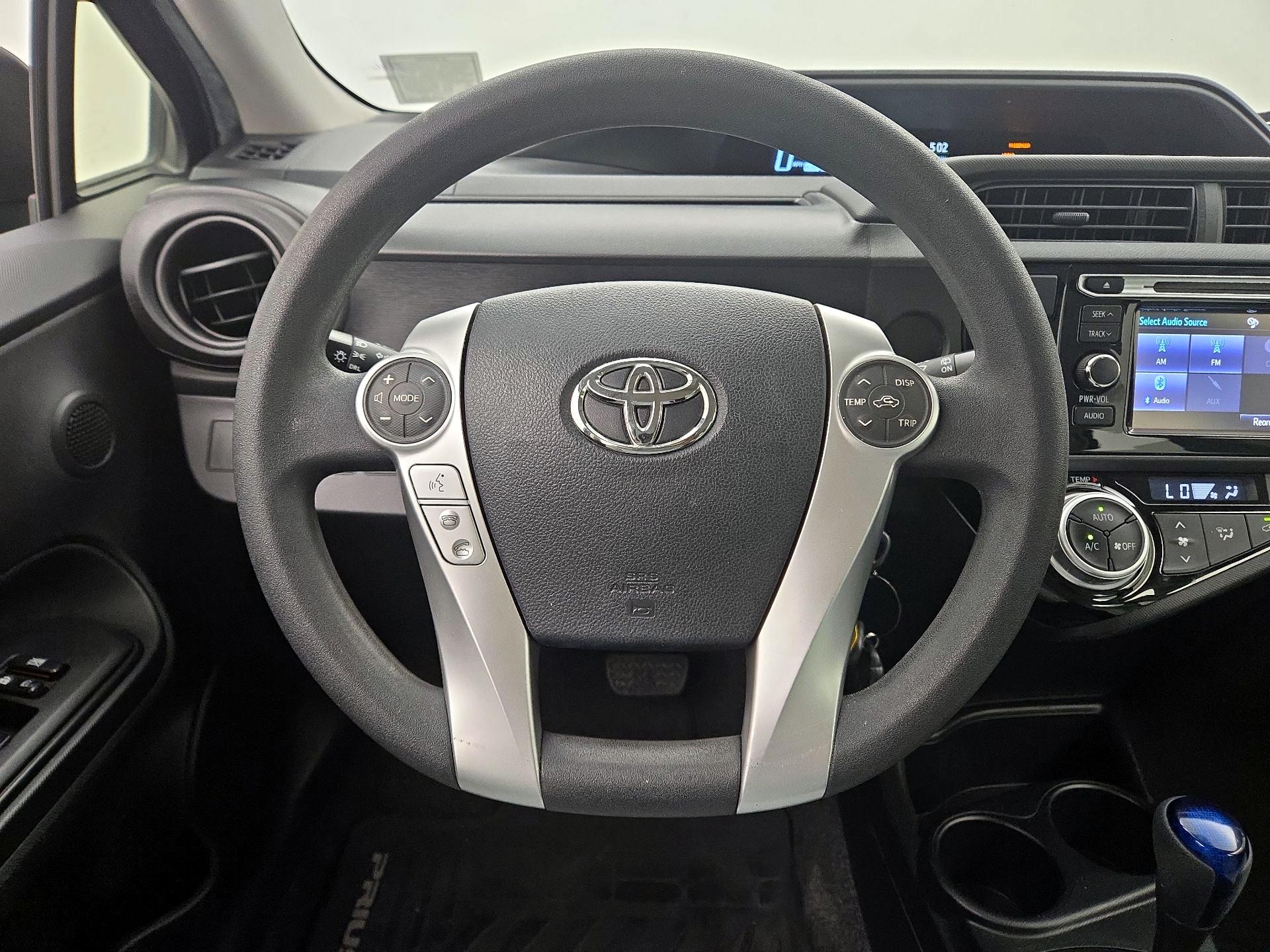 Thumbnail: 2015 Toyota Prius c - 10