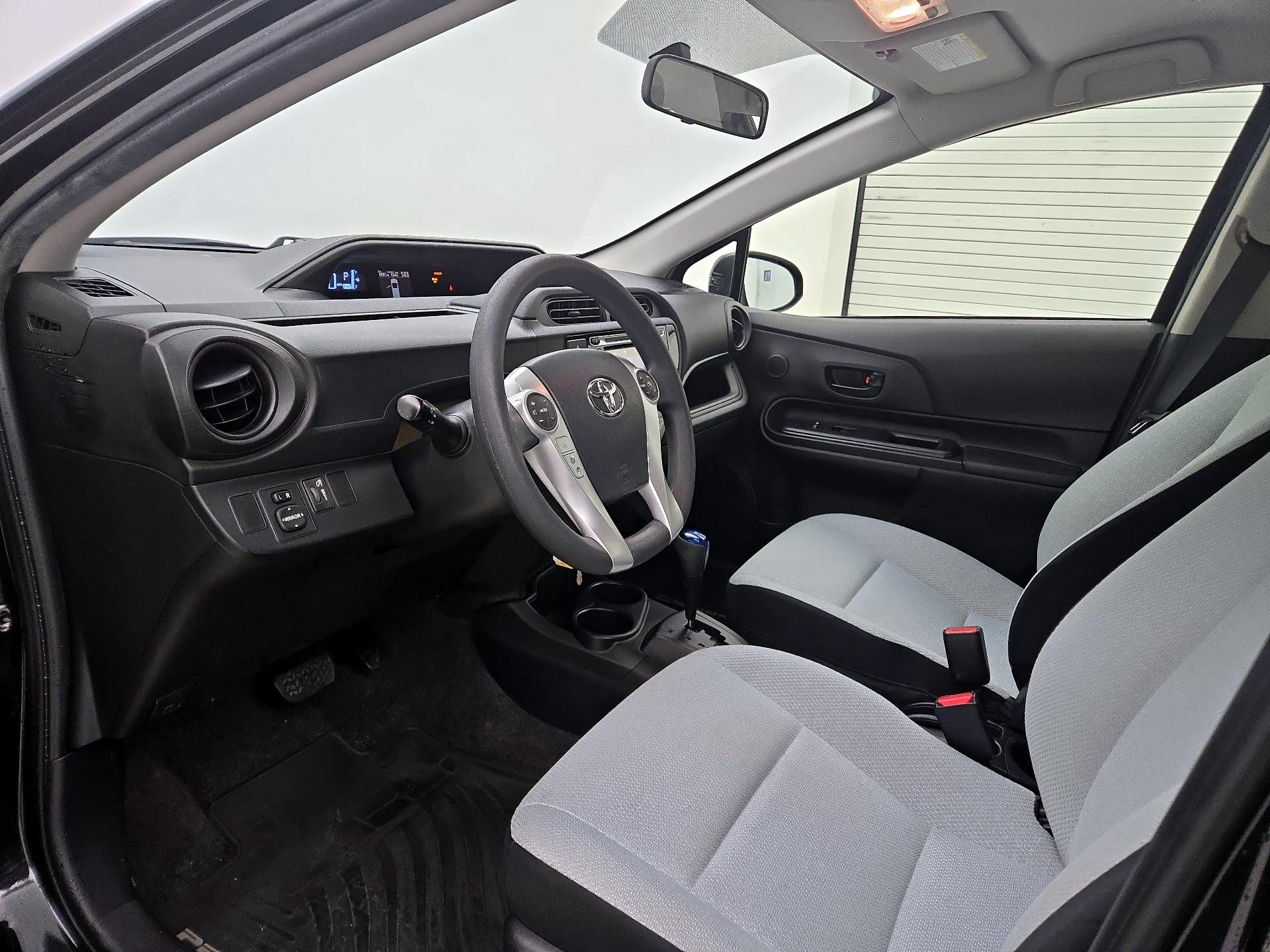 Thumbnail: 2015 Toyota Prius c - 11