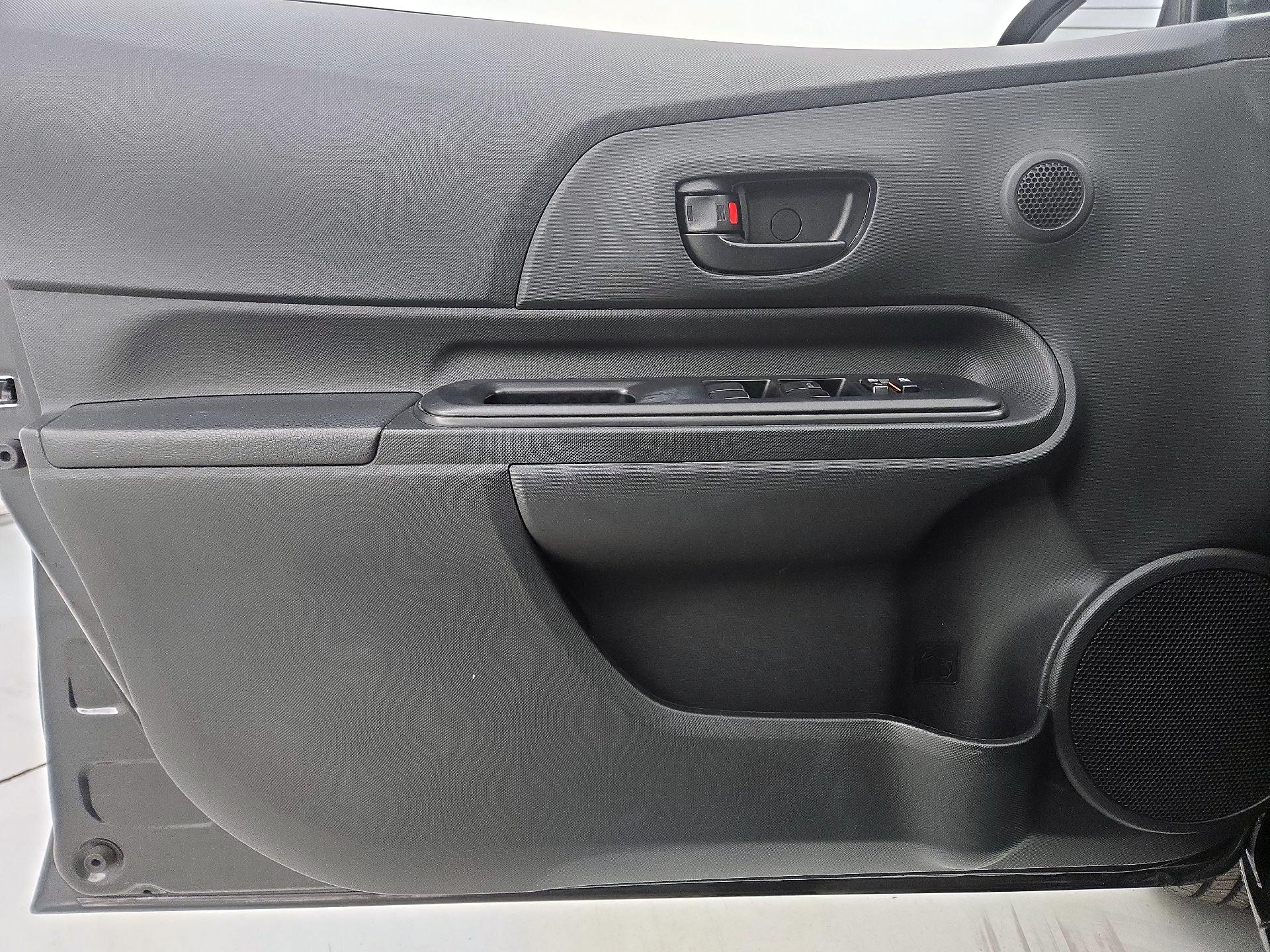 Thumbnail: 2015 Toyota Prius c - 12