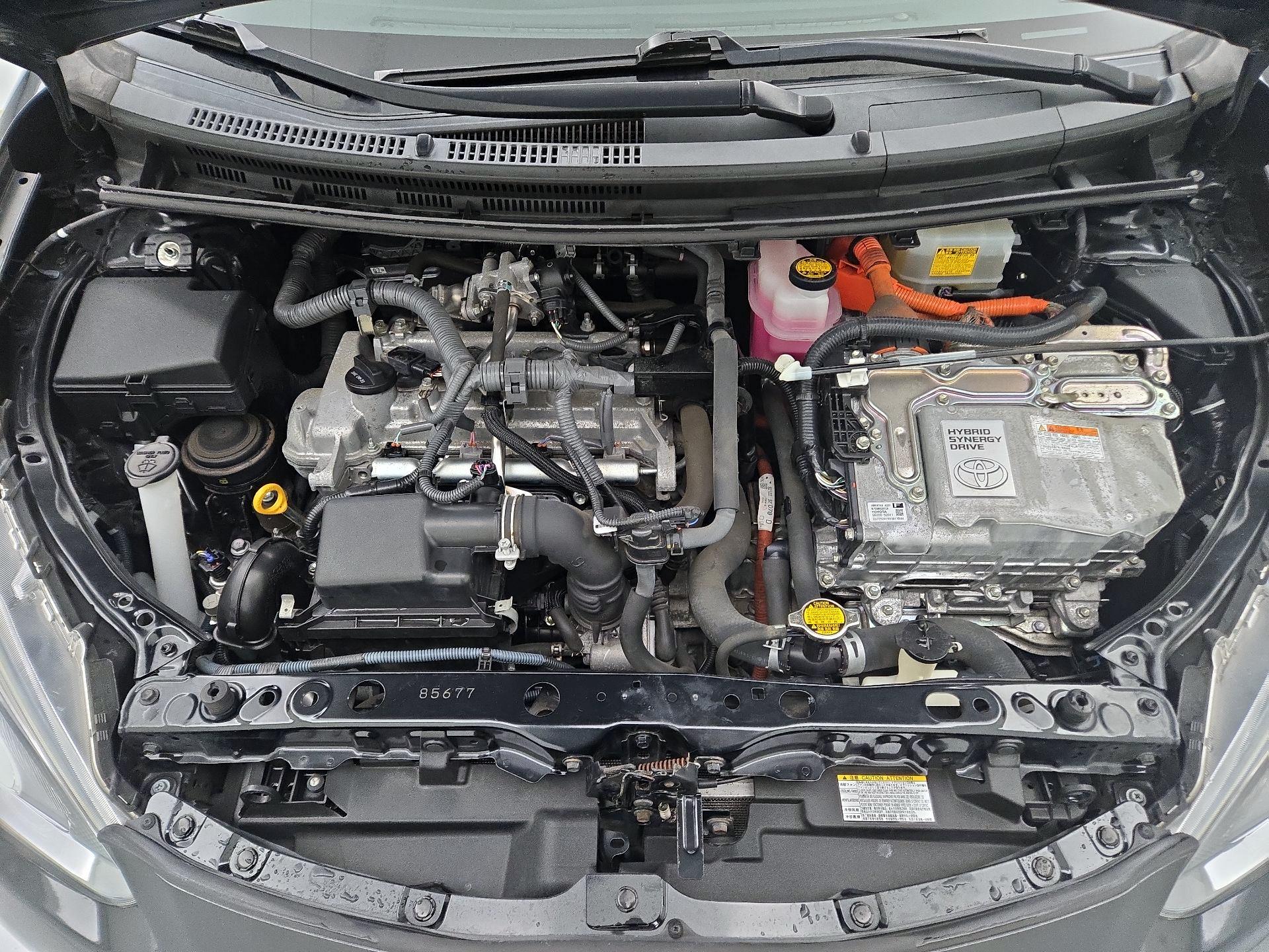 Thumbnail: 2015 Toyota Prius c - 18