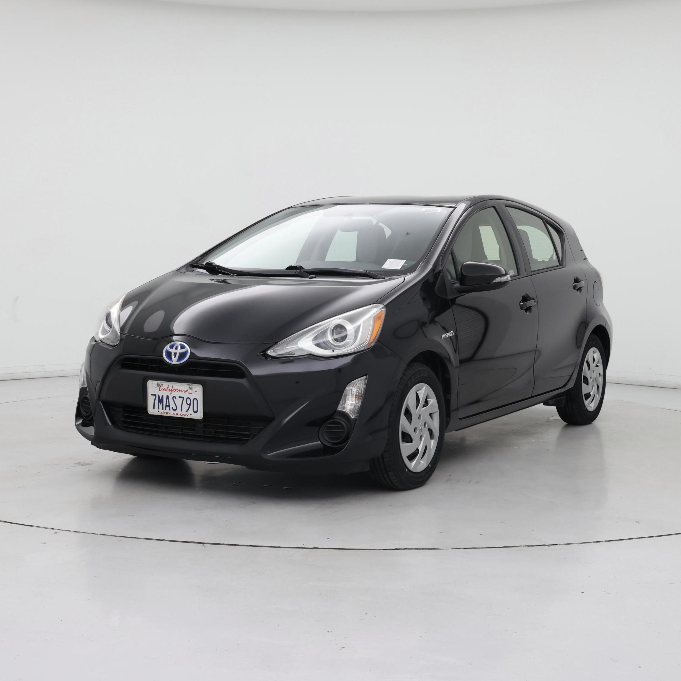 Thumbnail: 2015 Toyota Prius c - 4