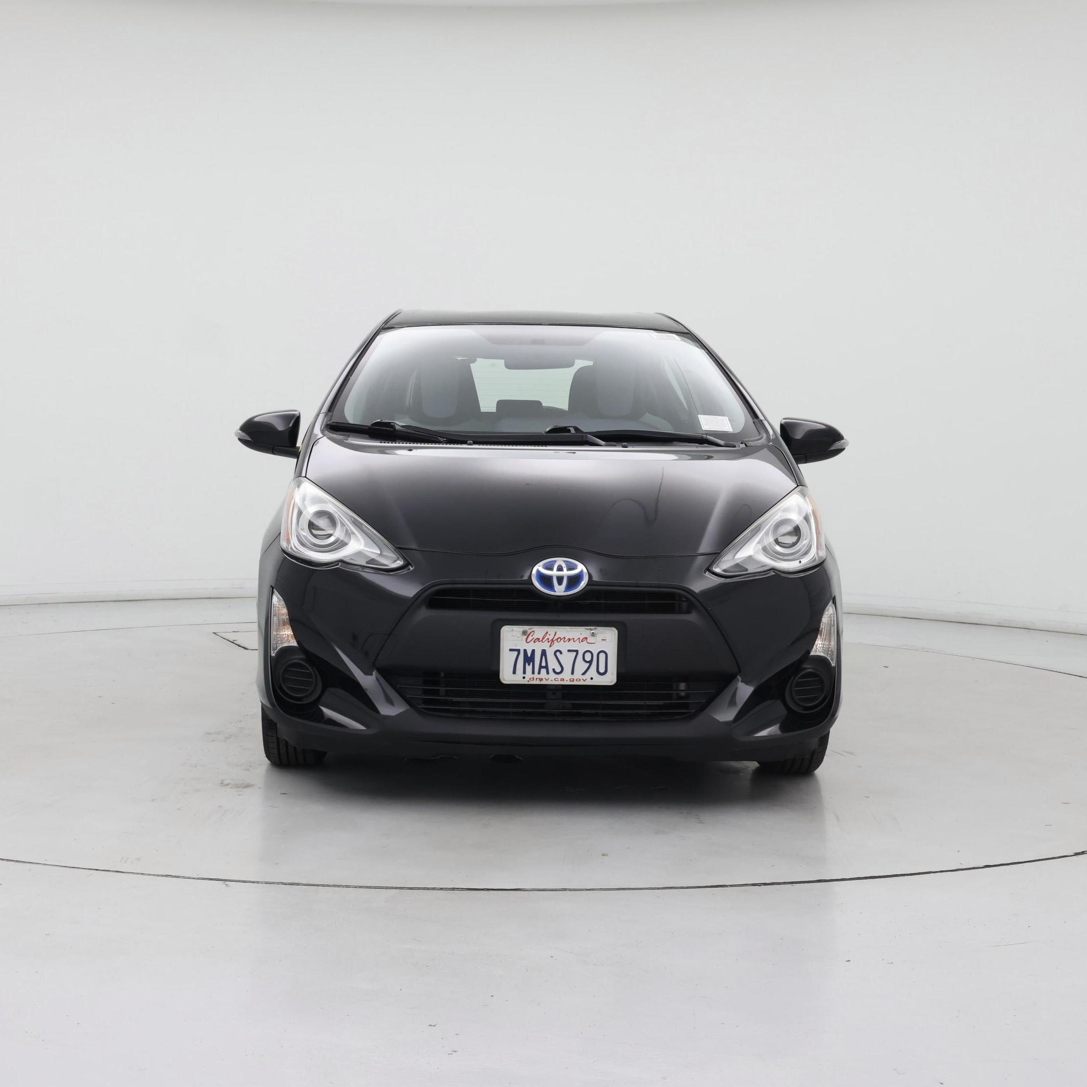 Thumbnail: 2015 Toyota Prius c - 5