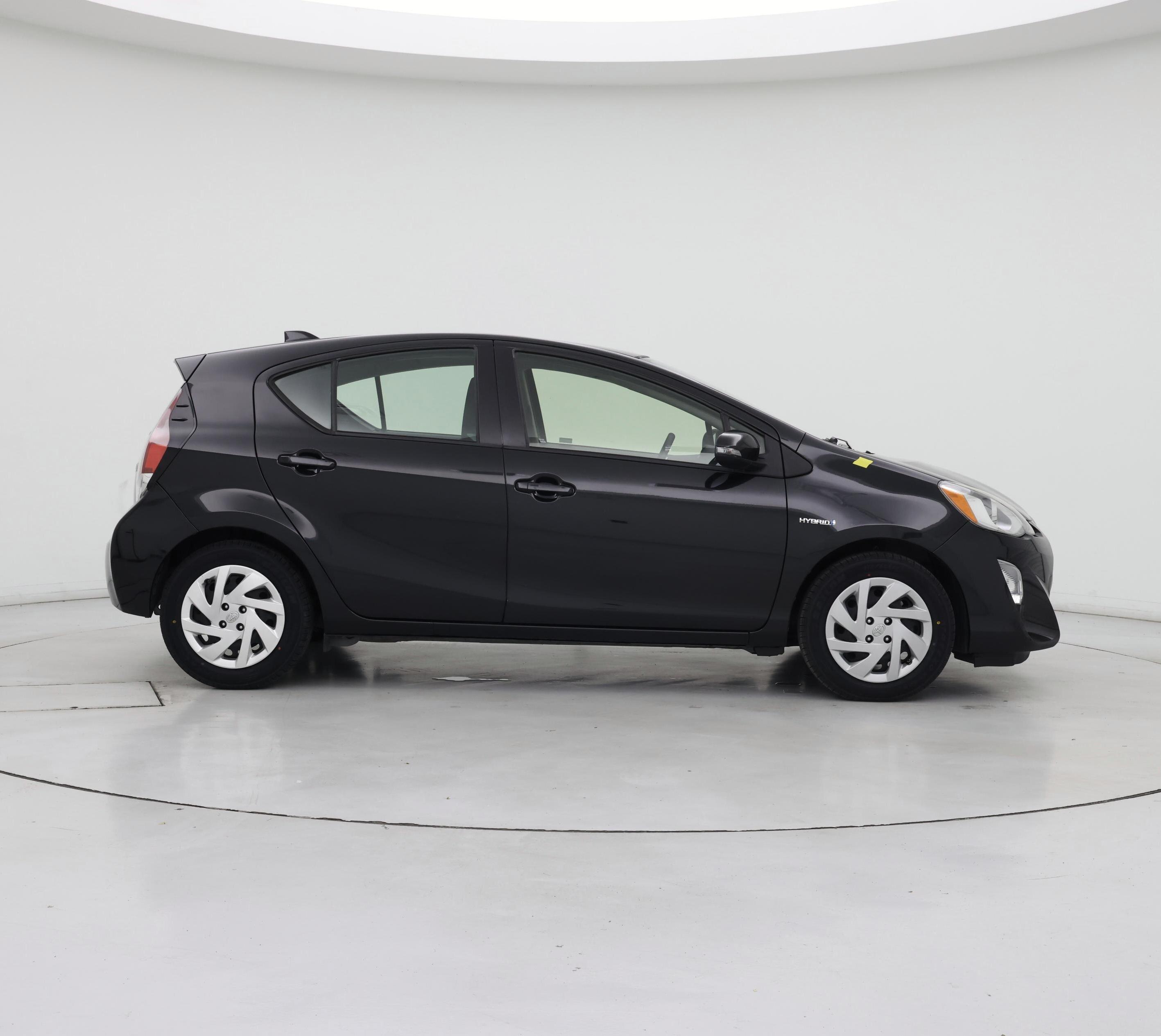 Thumbnail: 2015 Toyota Prius c - 7