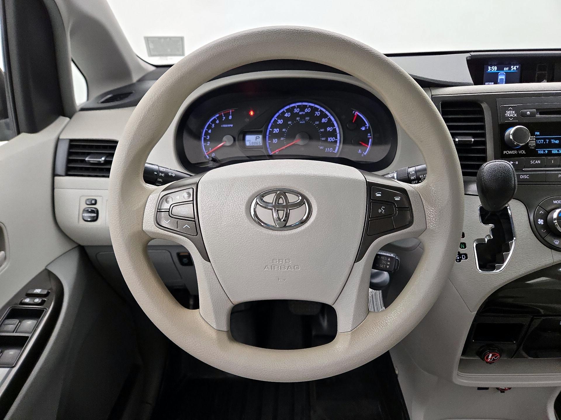 Thumbnail: 2014 Toyota Sienna - 10