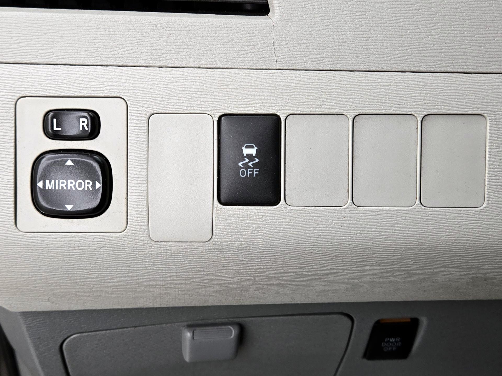 Thumbnail: 2014 Toyota Sienna - 13