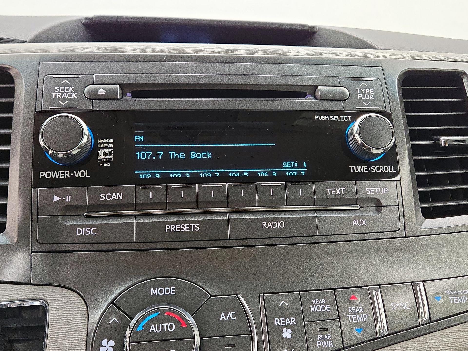 Thumbnail: 2014 Toyota Sienna - 15