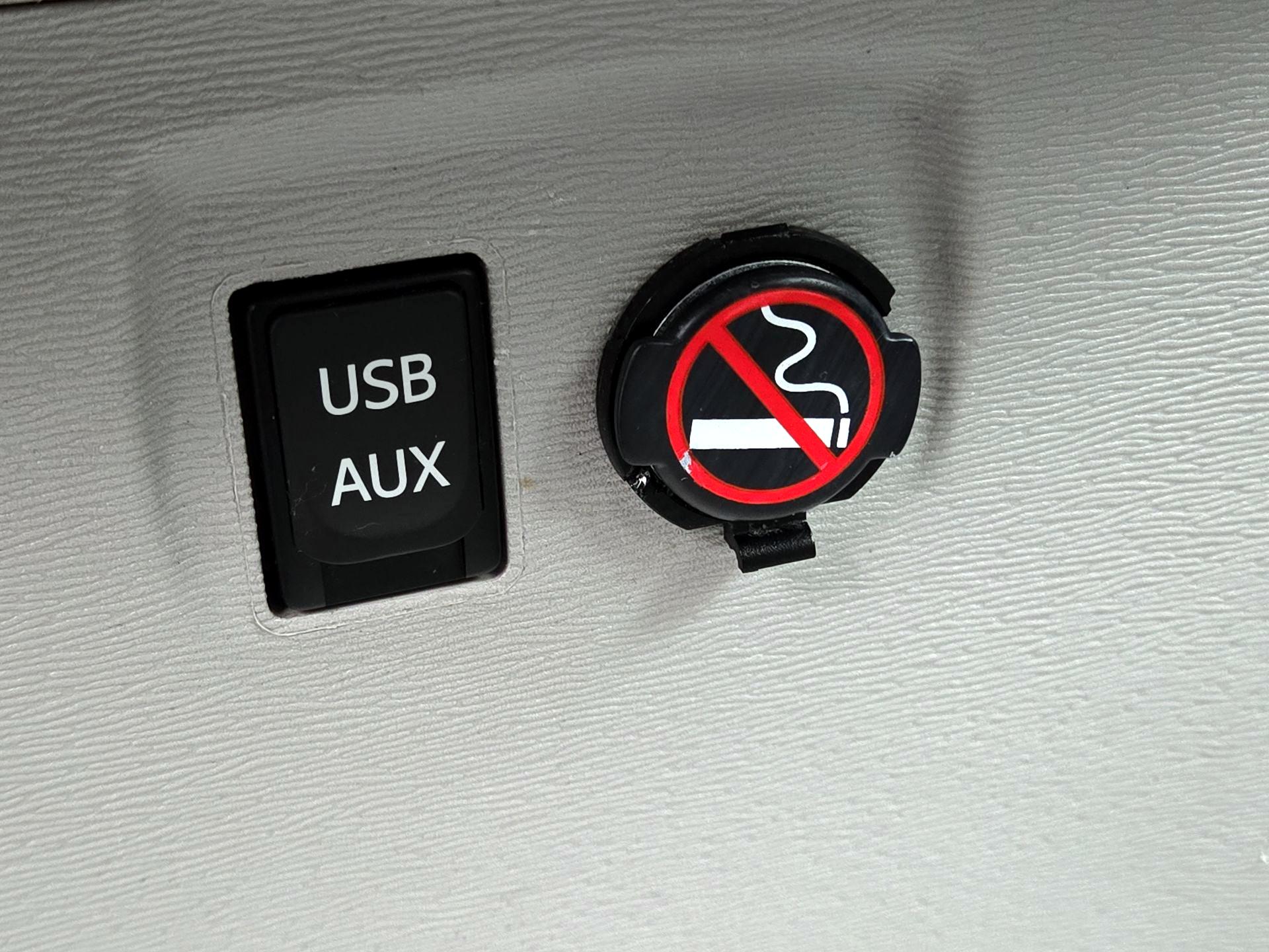 Thumbnail: 2014 Toyota Sienna - 18