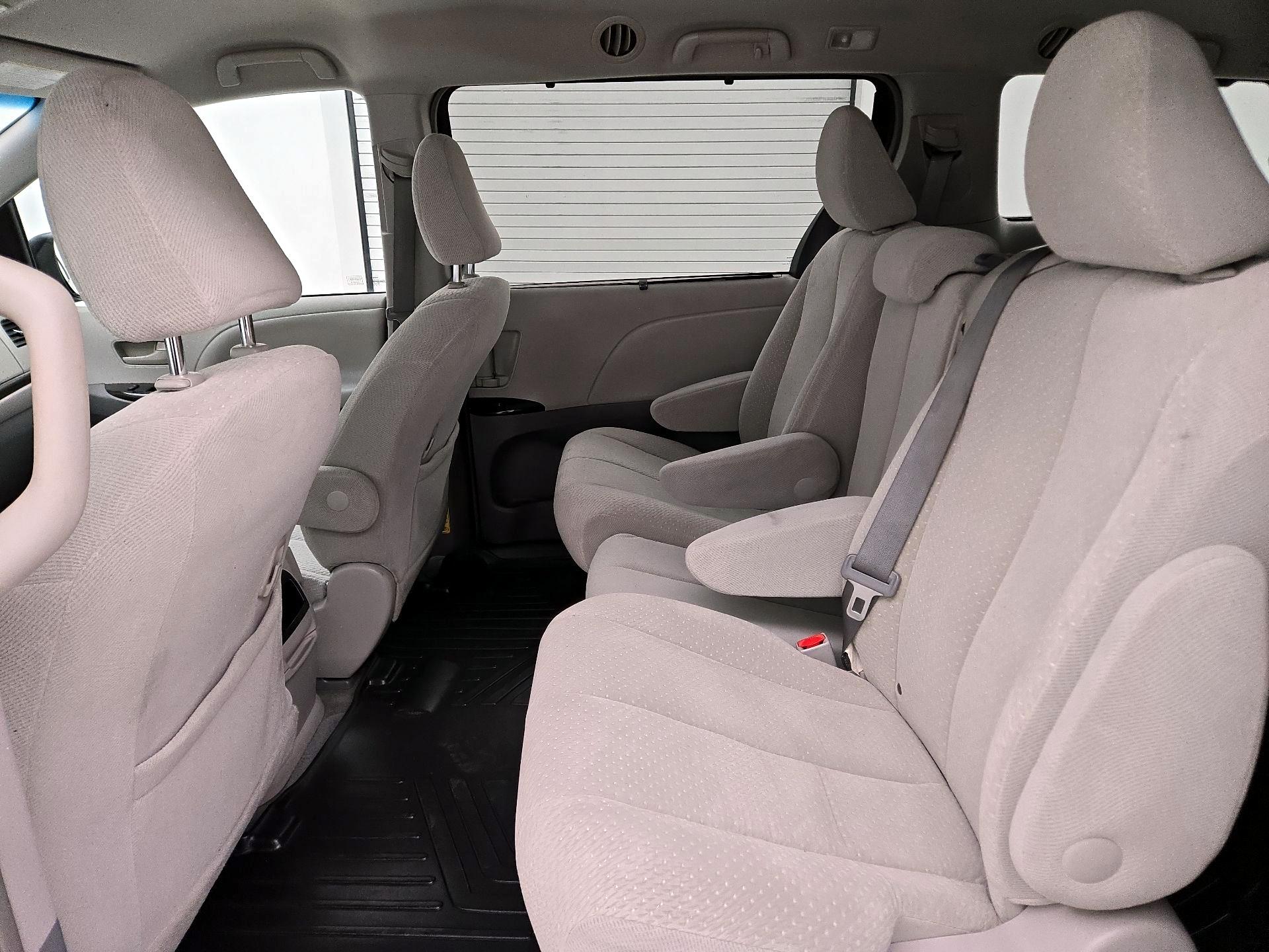 Thumbnail: 2014 Toyota Sienna - 19