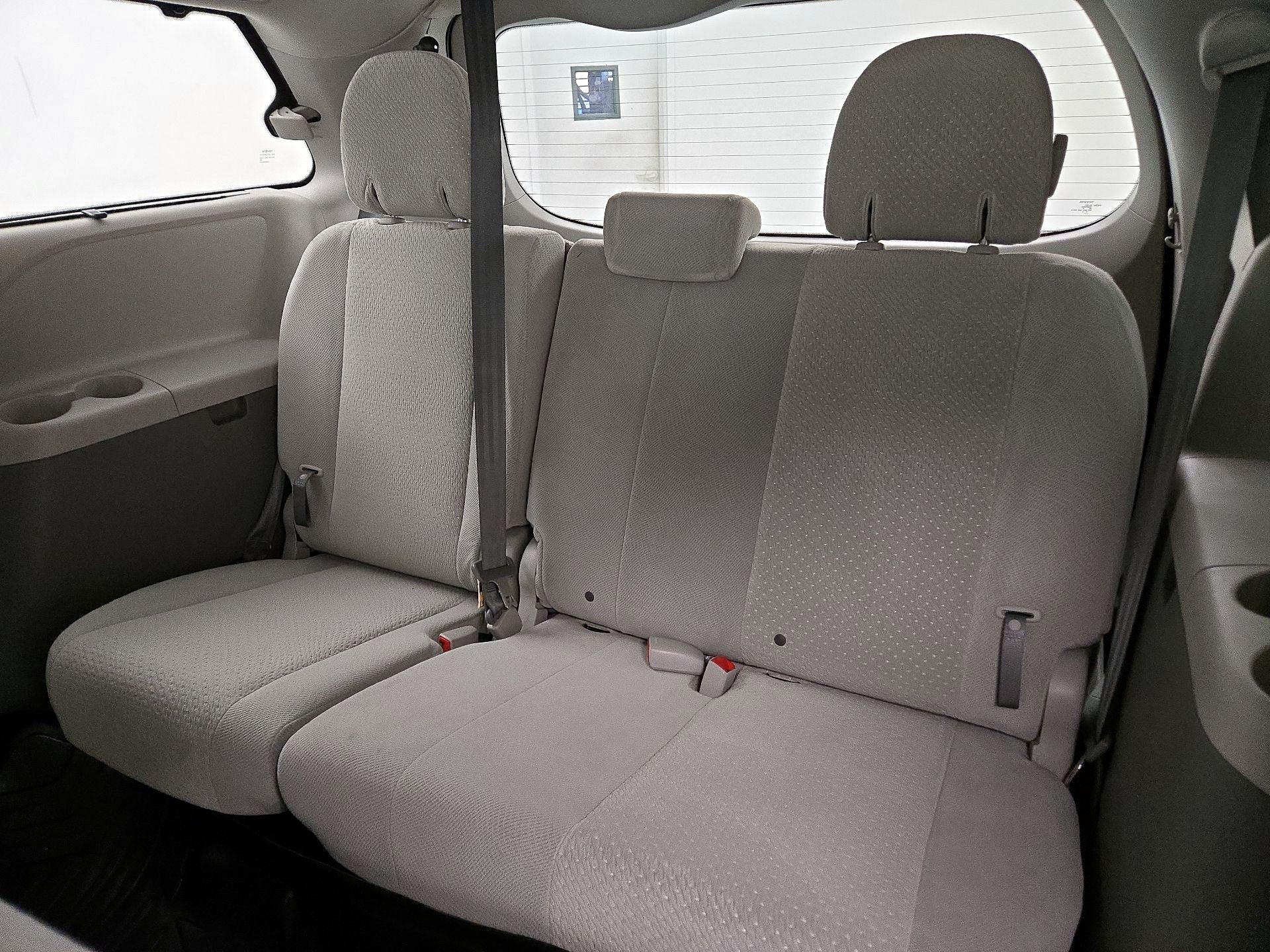 Thumbnail: 2014 Toyota Sienna - 20