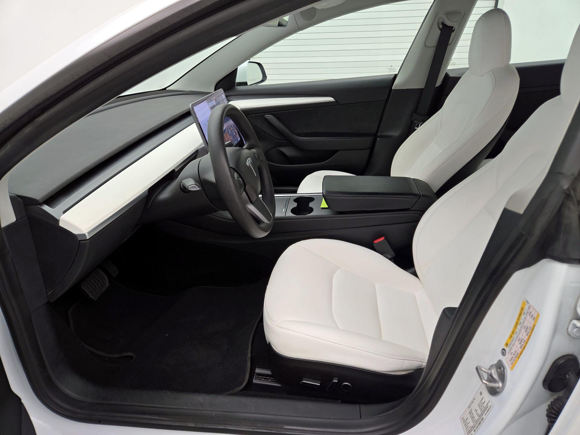 Thumbnail: 2022 Tesla Model 3 - 11