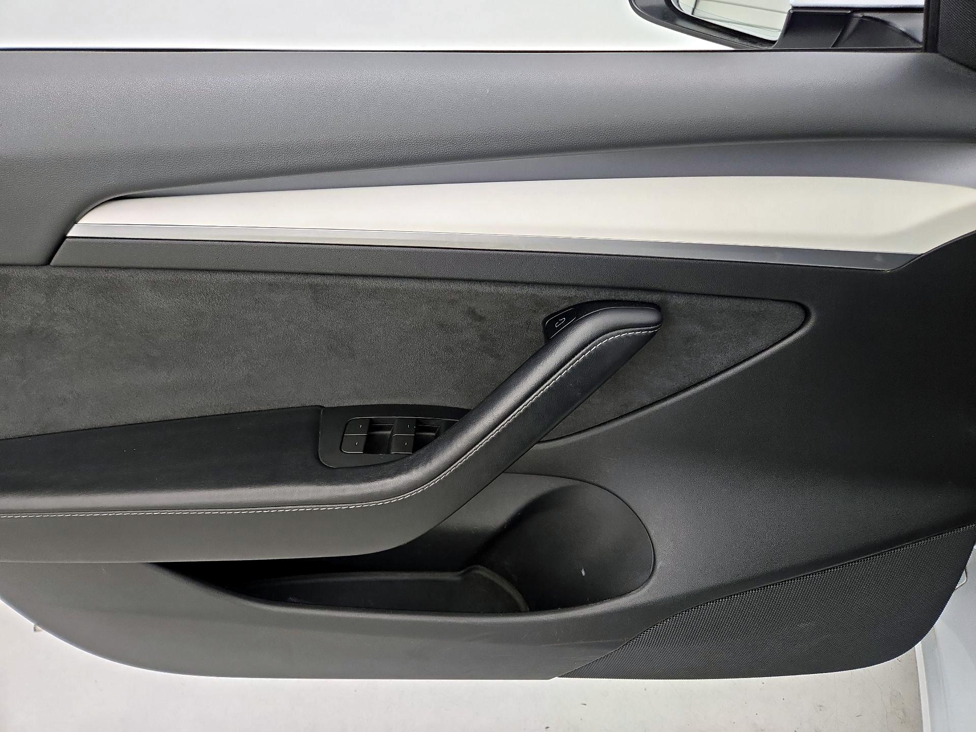 Thumbnail: 2022 Tesla Model 3 - 12