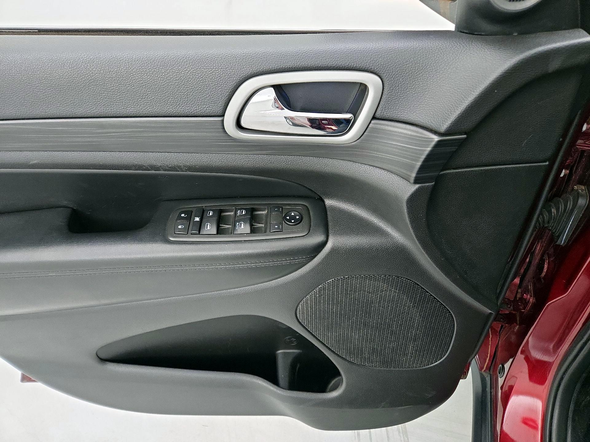 Thumbnail: 2021 Jeep Grand Cherokee - 12