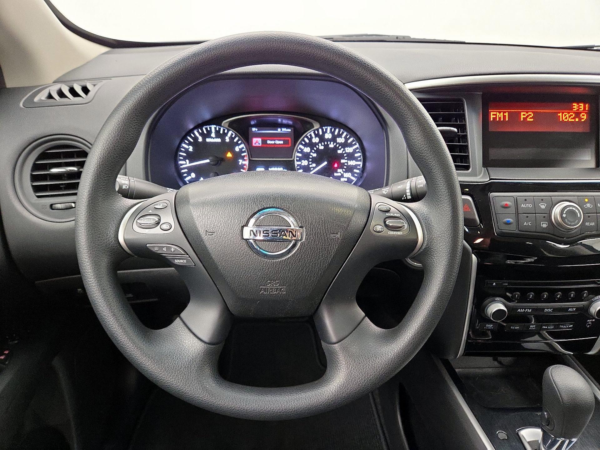 Thumbnail: 2015 Nissan Pathfinder - 10