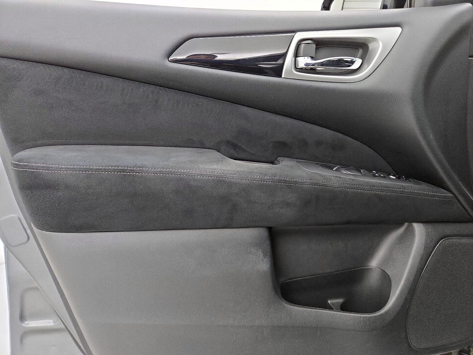 Thumbnail: 2015 Nissan Pathfinder - 12