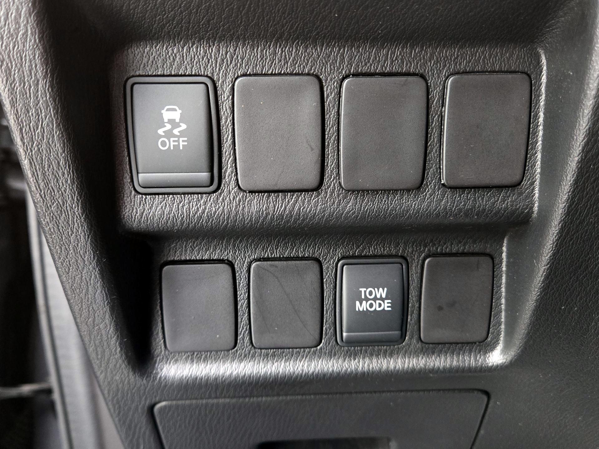 Thumbnail: 2015 Nissan Pathfinder - 13