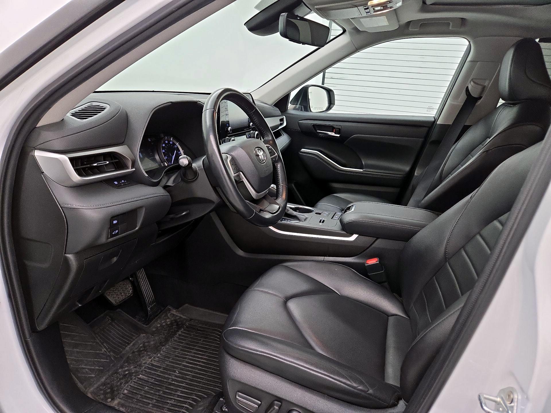 Thumbnail: 2022 Toyota Highlander - 11