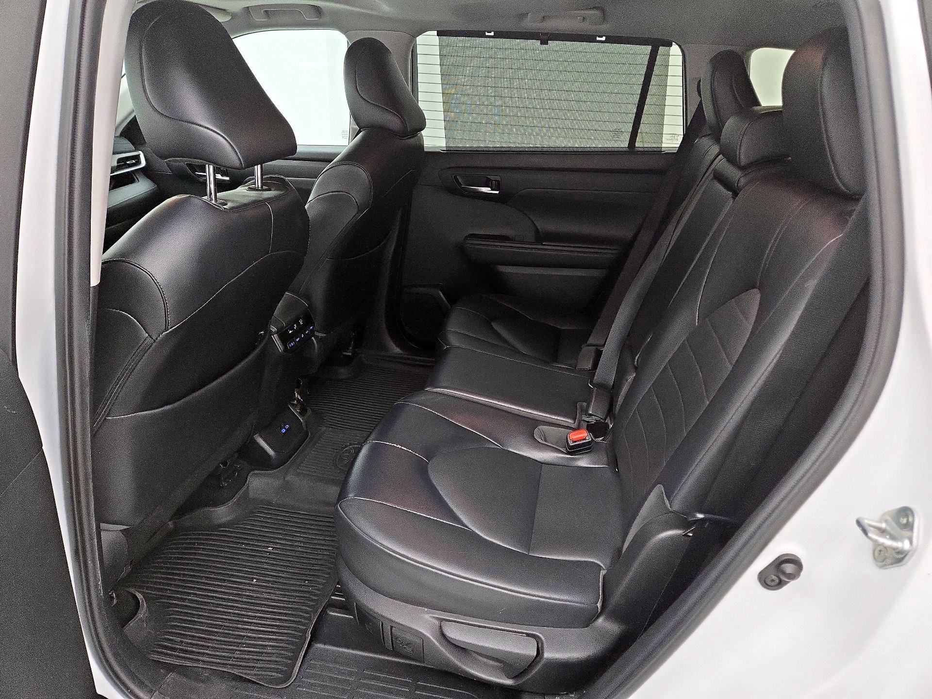 Thumbnail: 2022 Toyota Highlander - 18