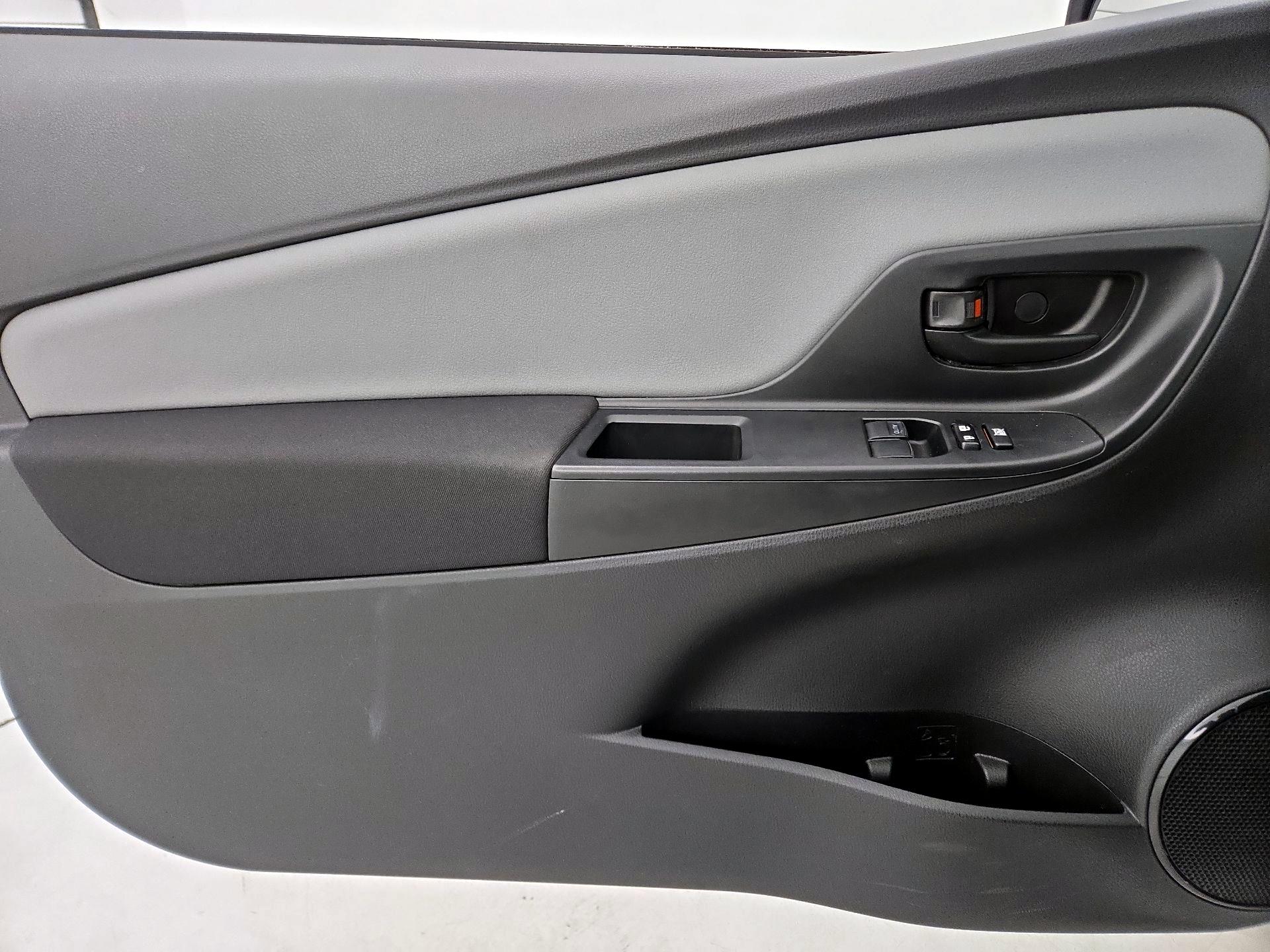 Thumbnail: 2017 Toyota Yaris - 12