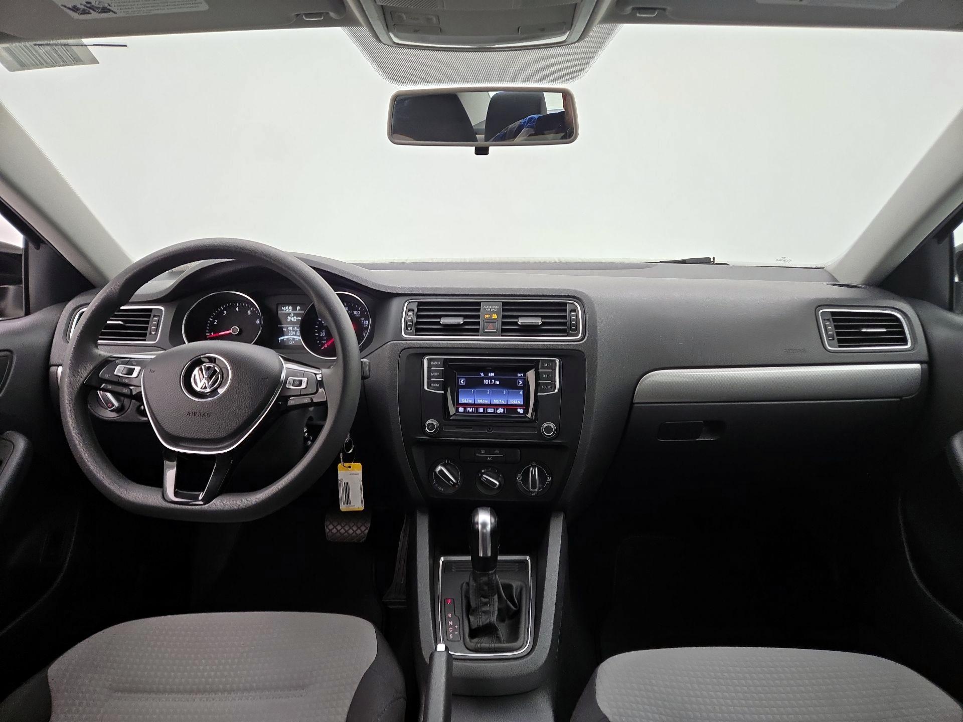 Thumbnail: 2017 Volkswagen Jetta - 9