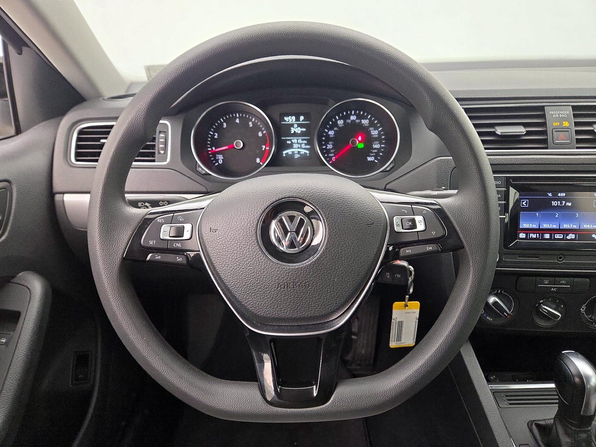 Thumbnail: 2017 Volkswagen Jetta - 10
