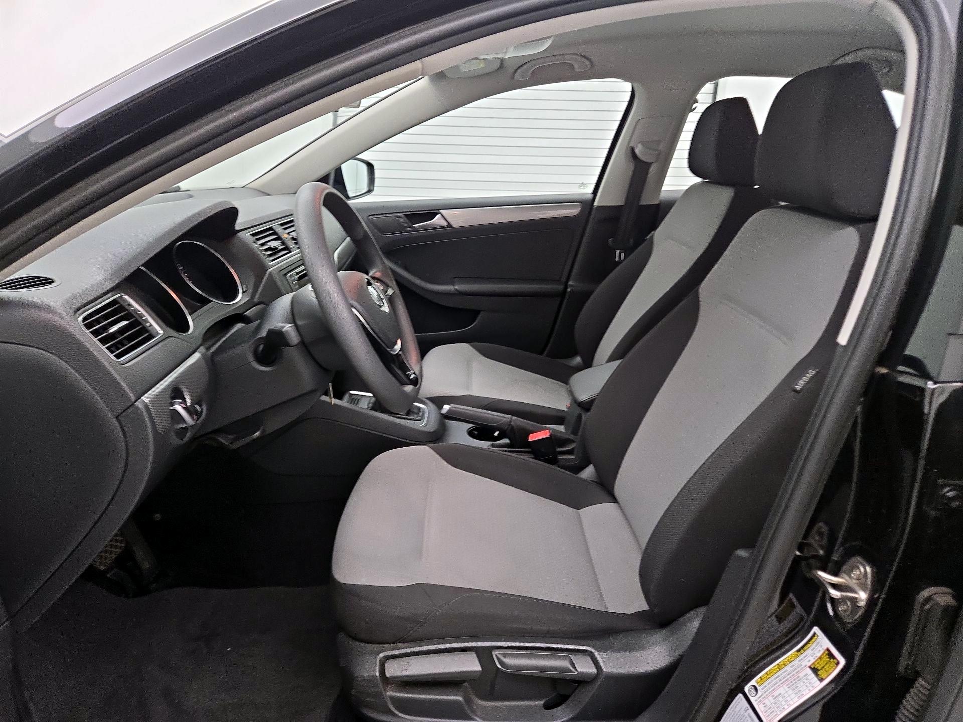 Thumbnail: 2017 Volkswagen Jetta - 11