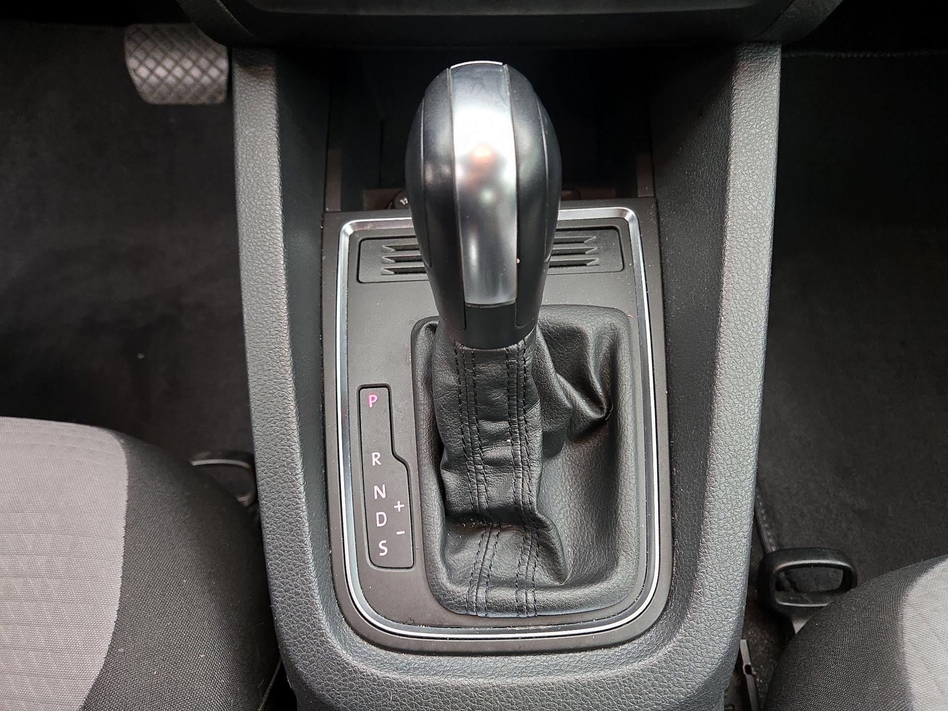 Thumbnail: 2017 Volkswagen Jetta - 17