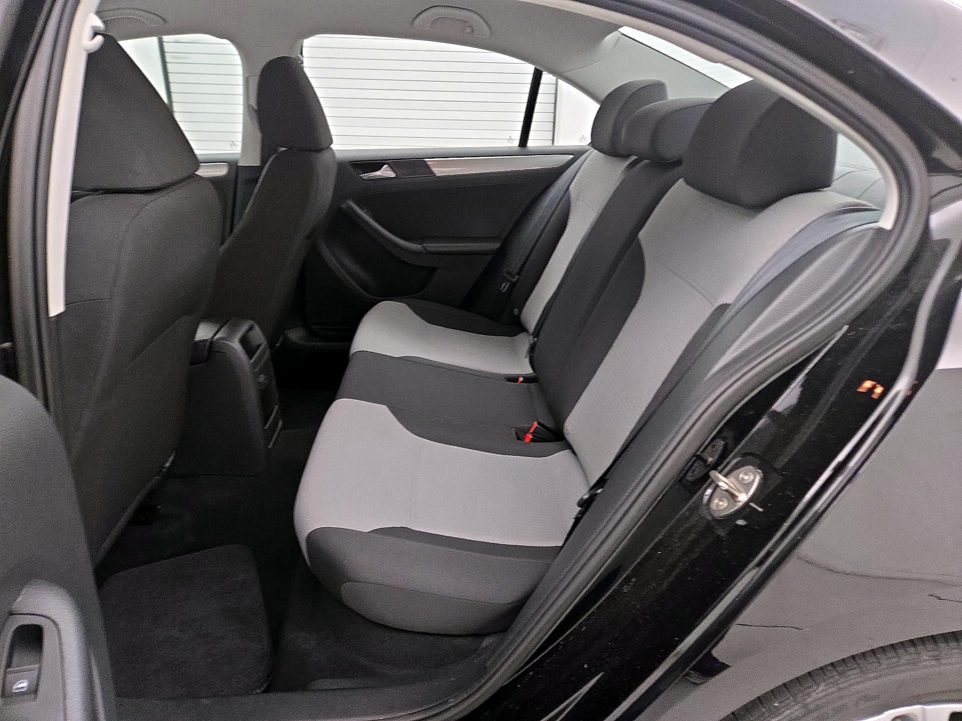 Thumbnail: 2017 Volkswagen Jetta - 19