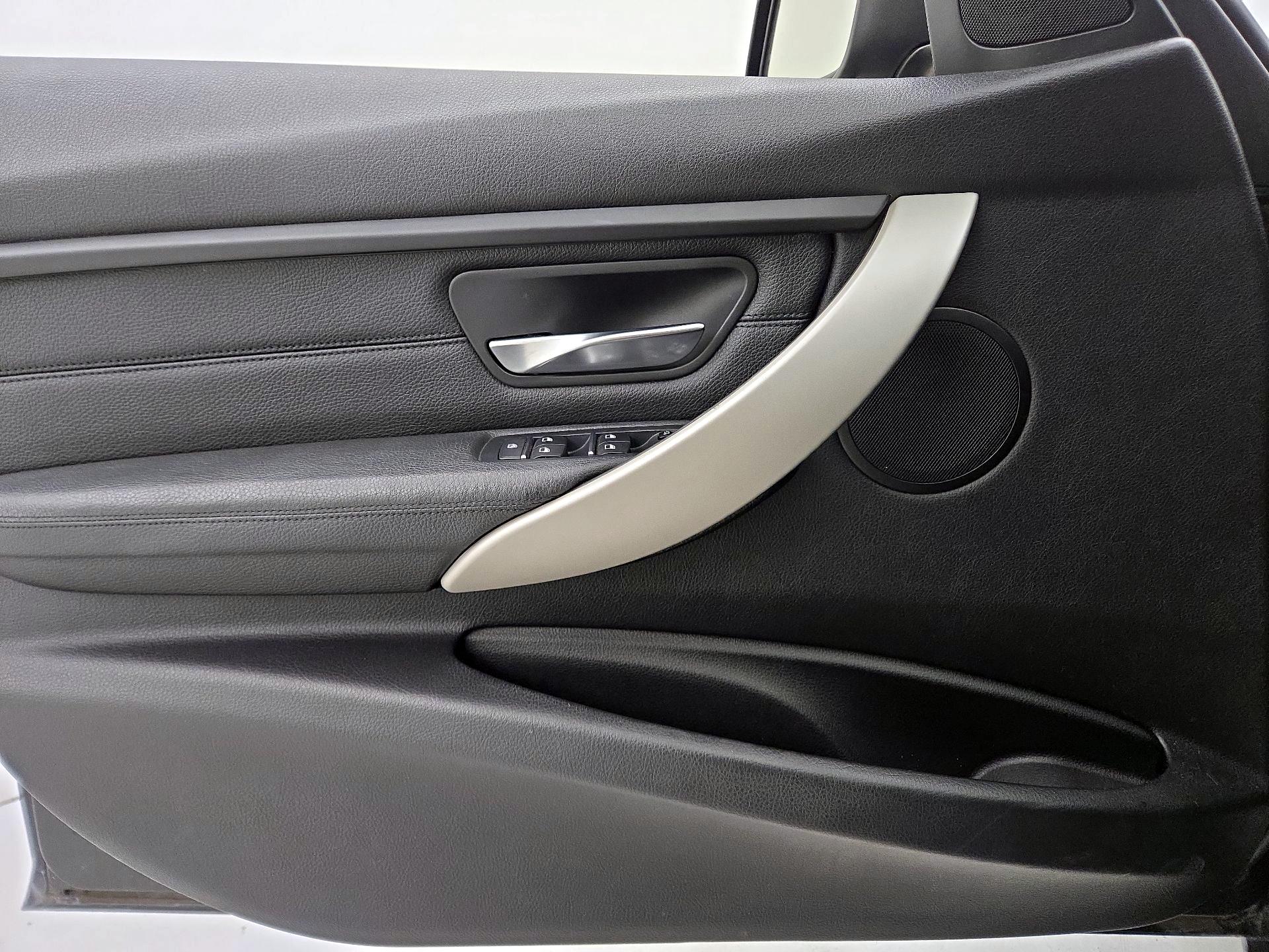 Thumbnail: 2016 BMW 3 Series - 12