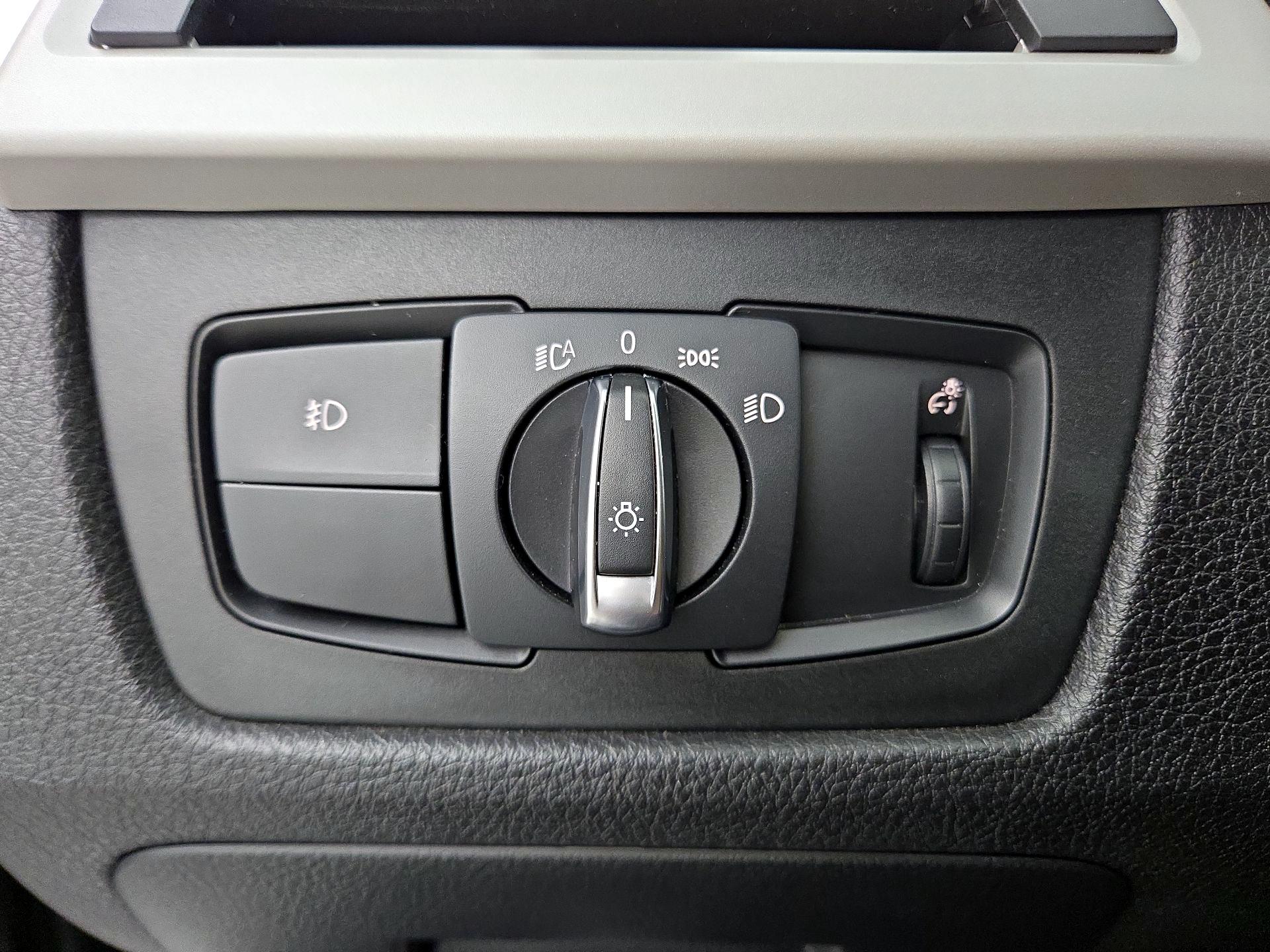 Thumbnail: 2016 BMW 3 Series - 13