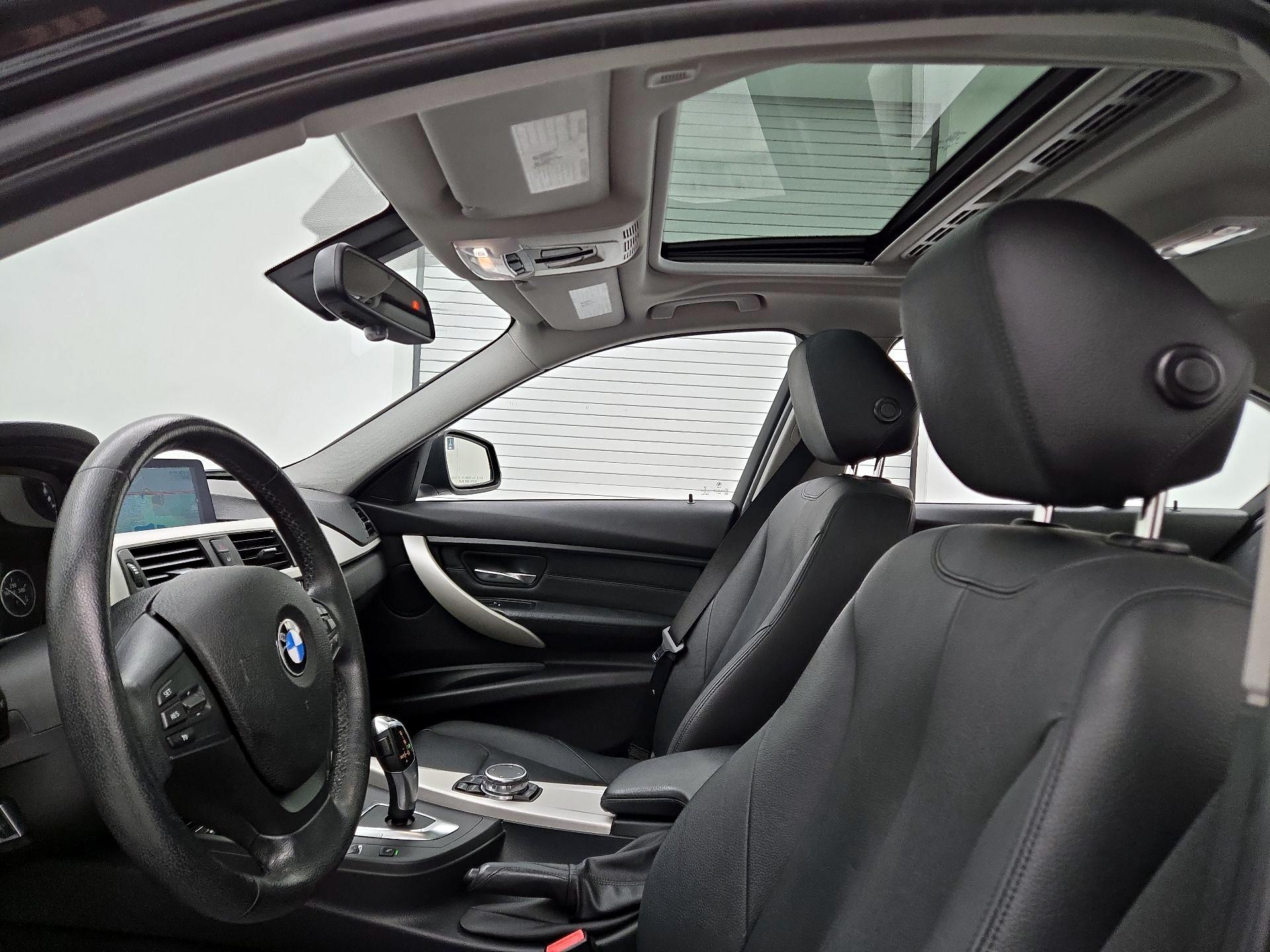 Thumbnail: 2016 BMW 3 Series - 20