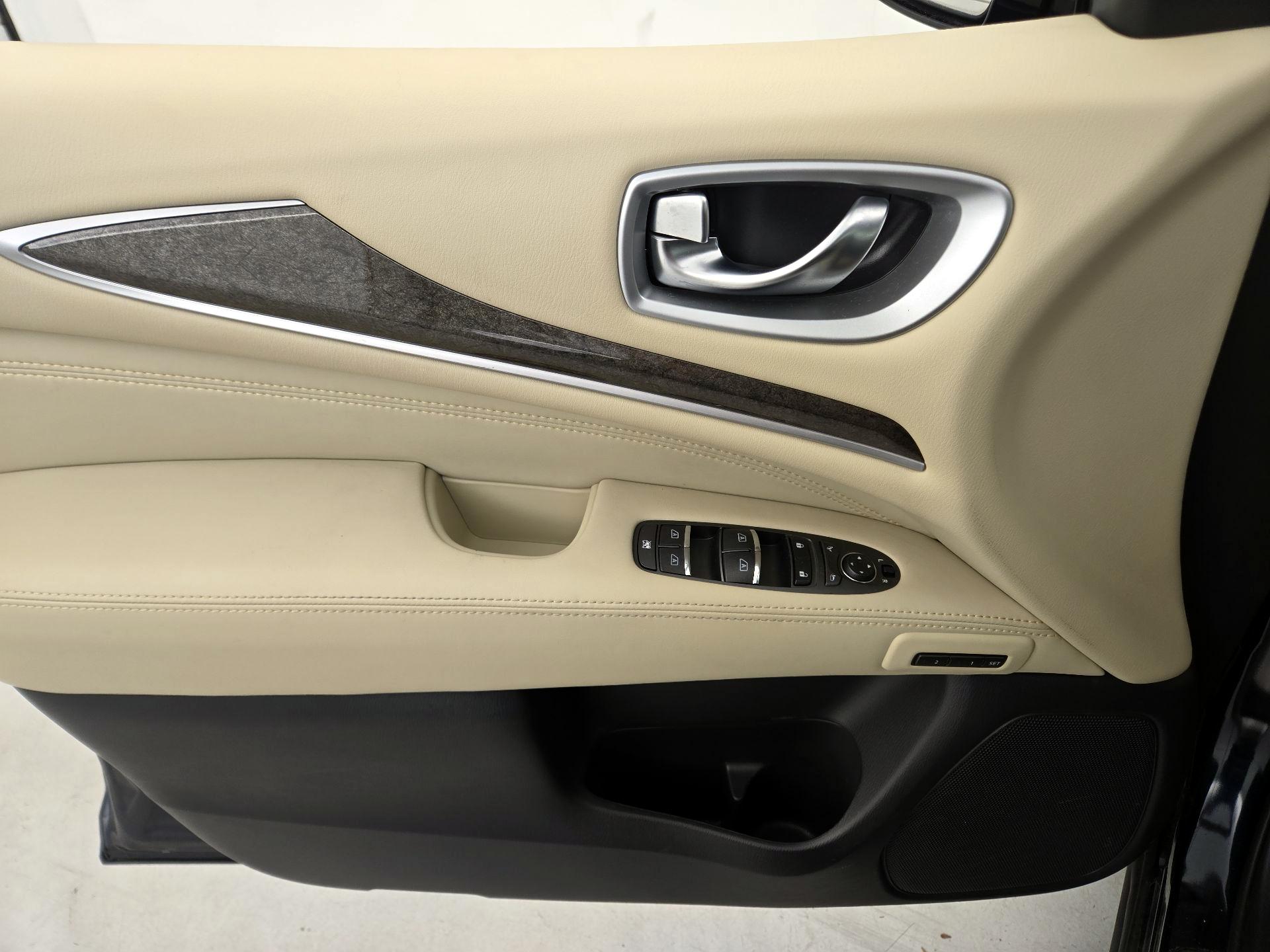 Thumbnail: 2015 INFINITI QX60 - 12