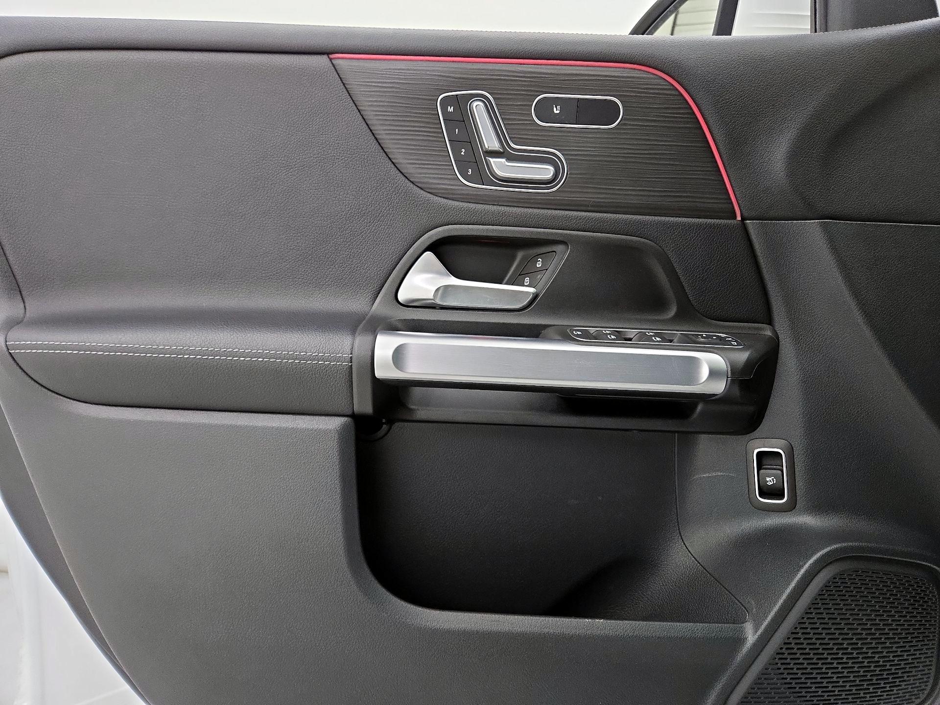 Thumbnail: 2023 Mercedes-Benz GLB - 12