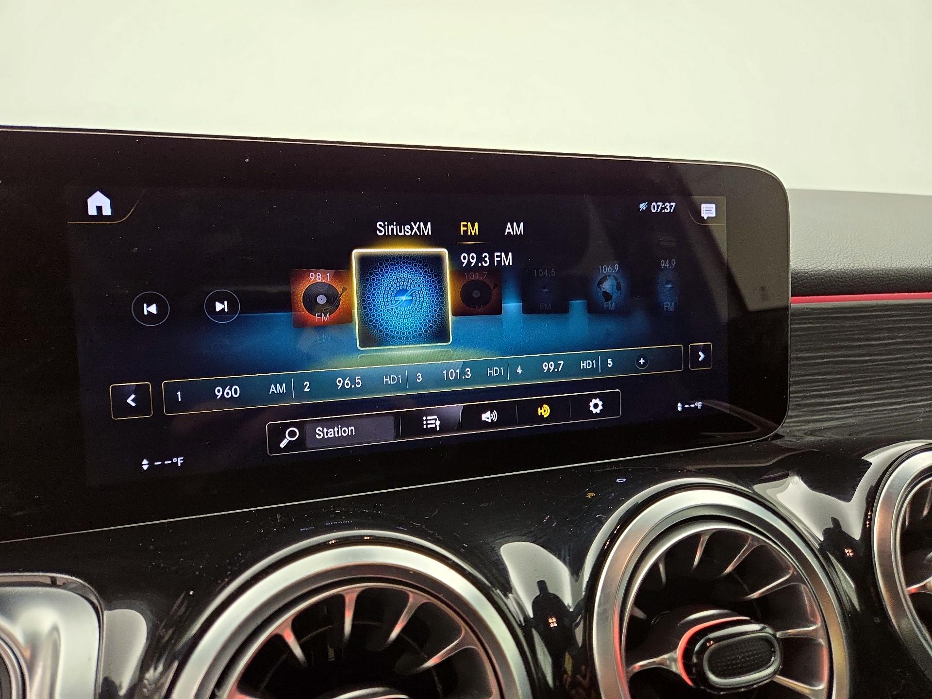 Thumbnail: 2023 Mercedes-Benz GLB - 15