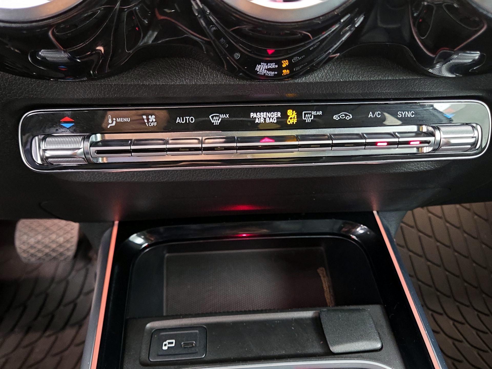 Thumbnail: 2023 Mercedes-Benz GLB - 16