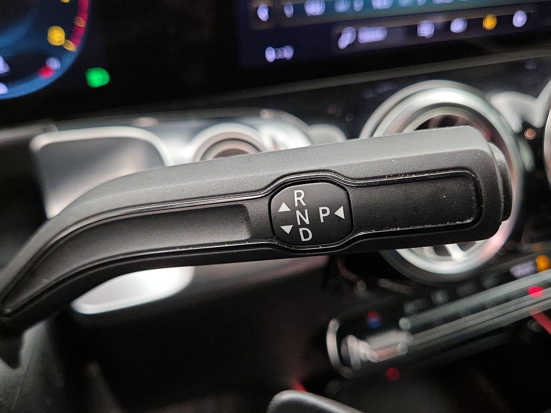 Thumbnail: 2023 Mercedes-Benz GLB - 17