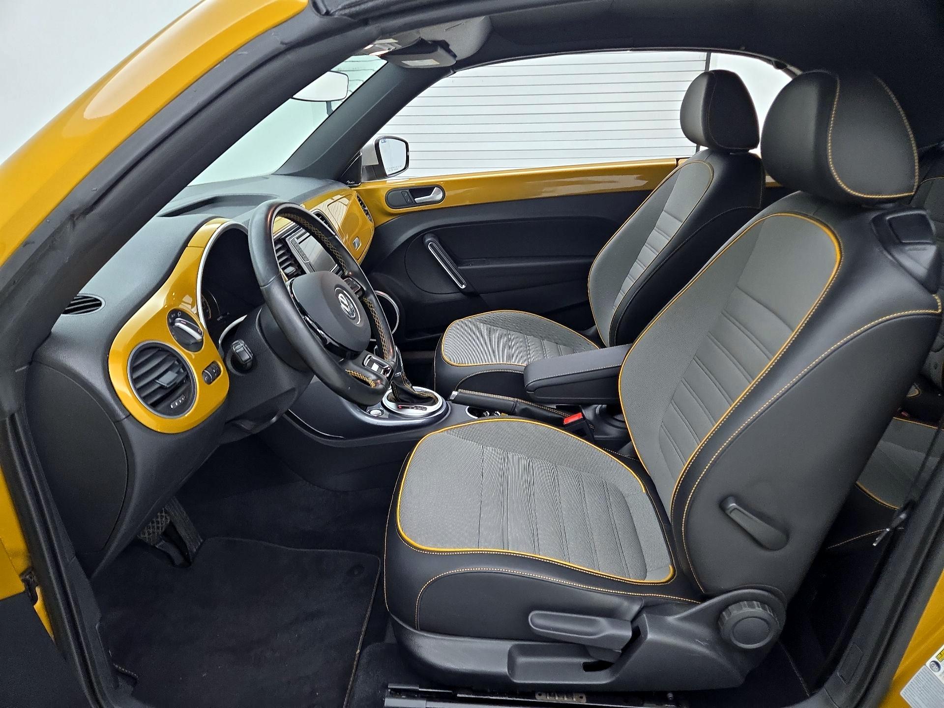 Thumbnail: 2017 Volkswagen Beetle - 11