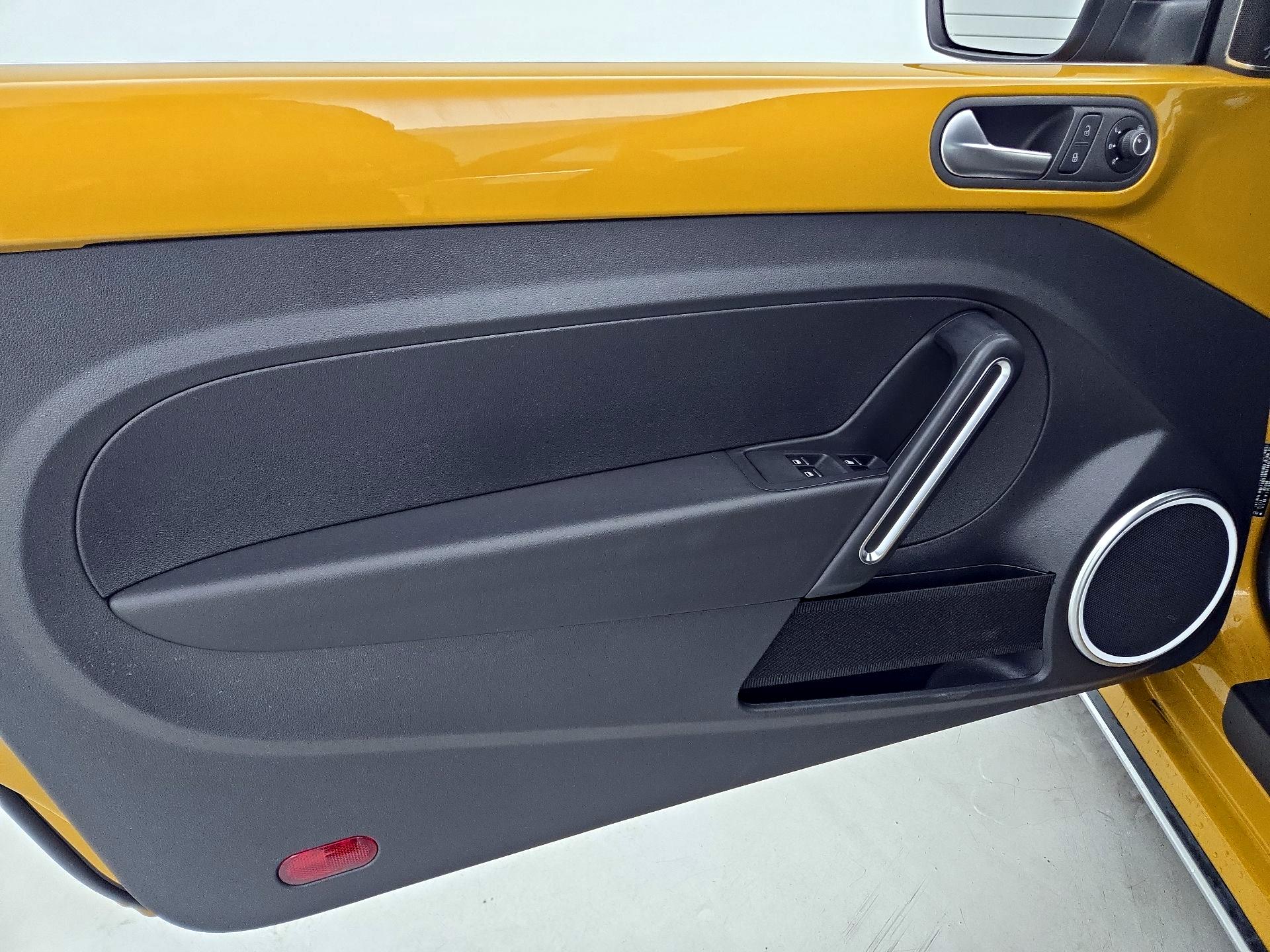 Thumbnail: 2017 Volkswagen Beetle - 12