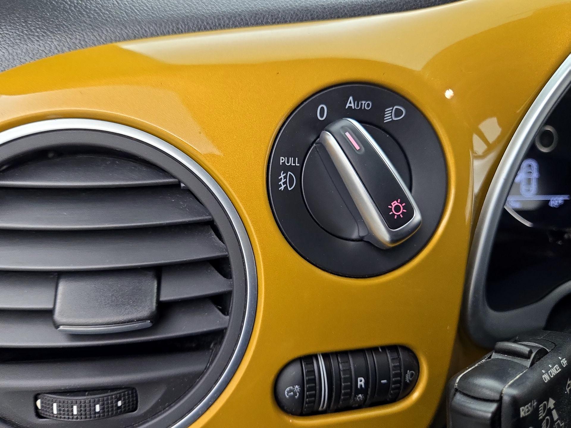 Thumbnail: 2017 Volkswagen Beetle - 13