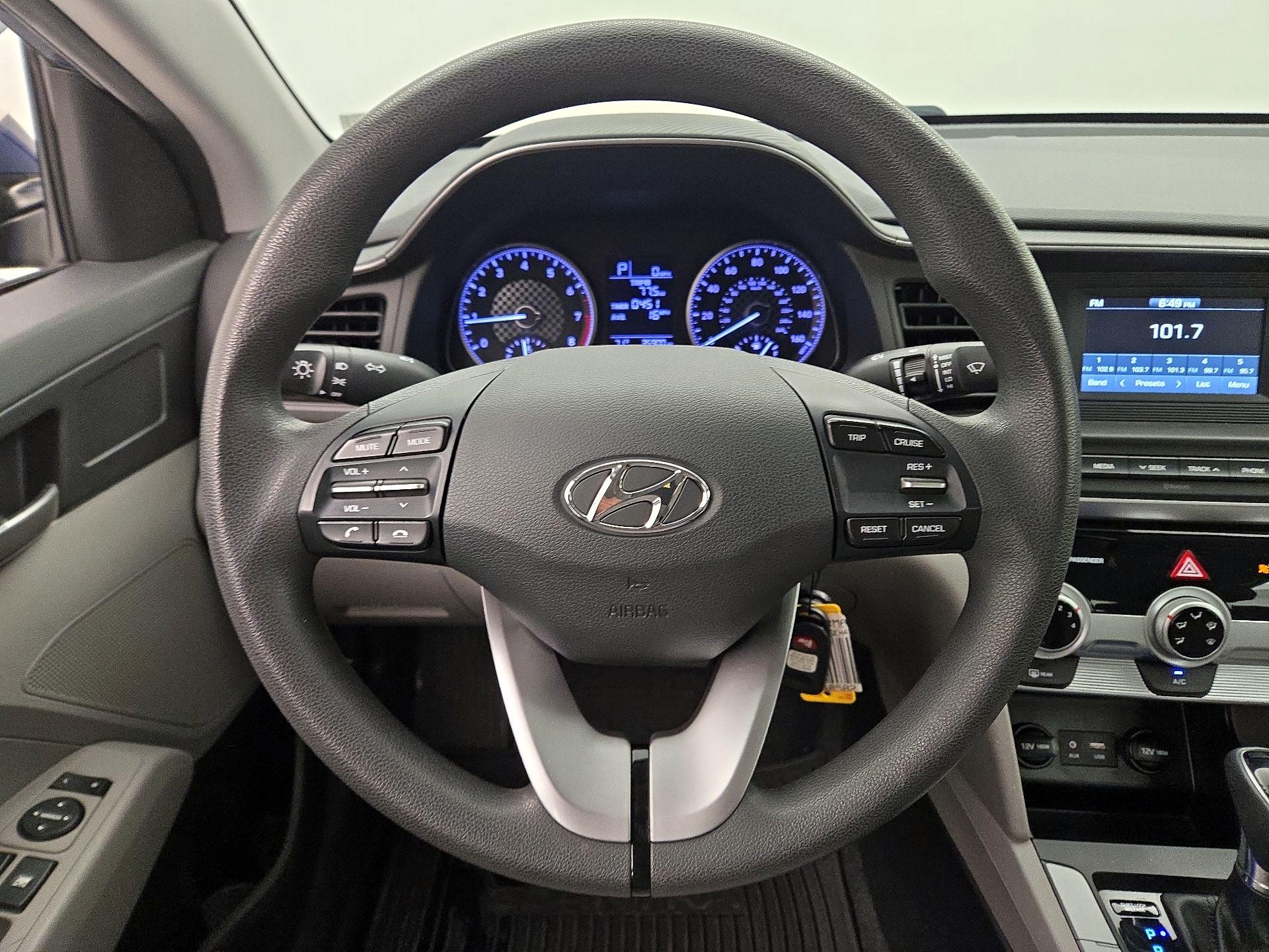 Thumbnail: 2019 Hyundai Elantra - 10