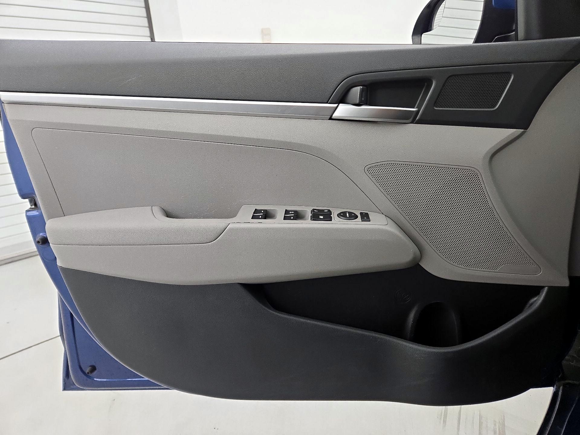 Thumbnail: 2019 Hyundai Elantra - 12