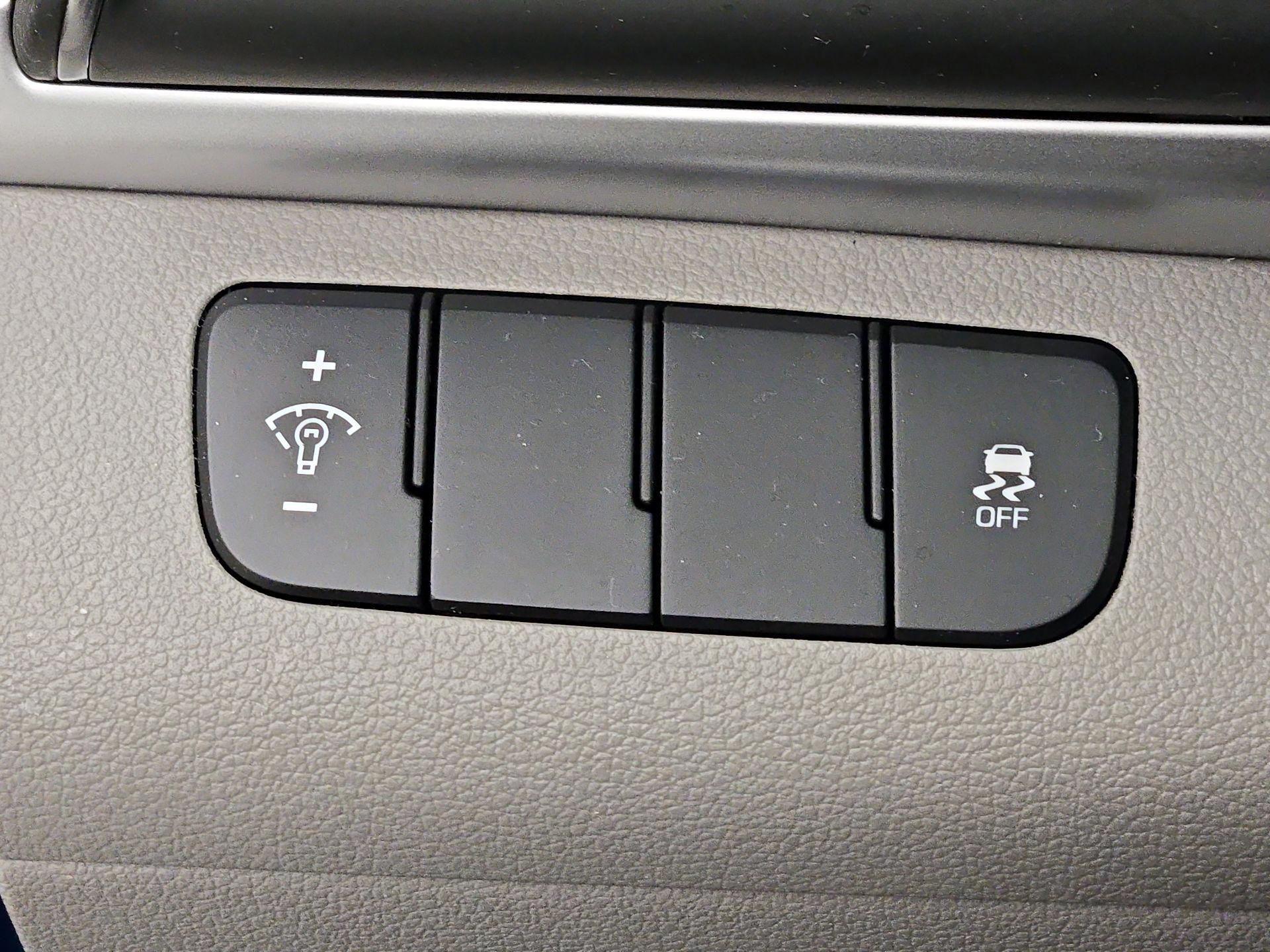 Thumbnail: 2019 Hyundai Elantra - 13