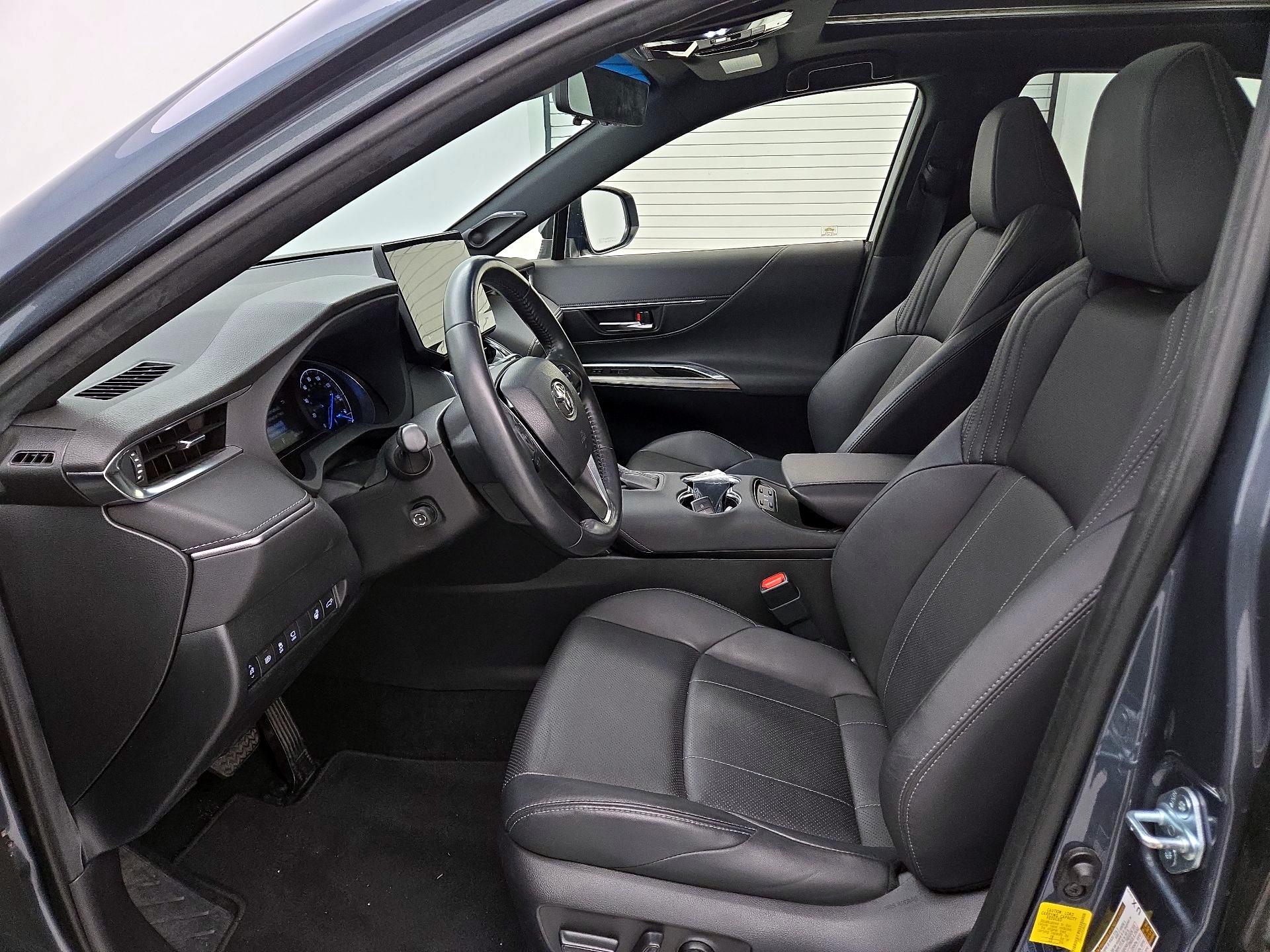 Thumbnail: 2021 Toyota Venza - 11