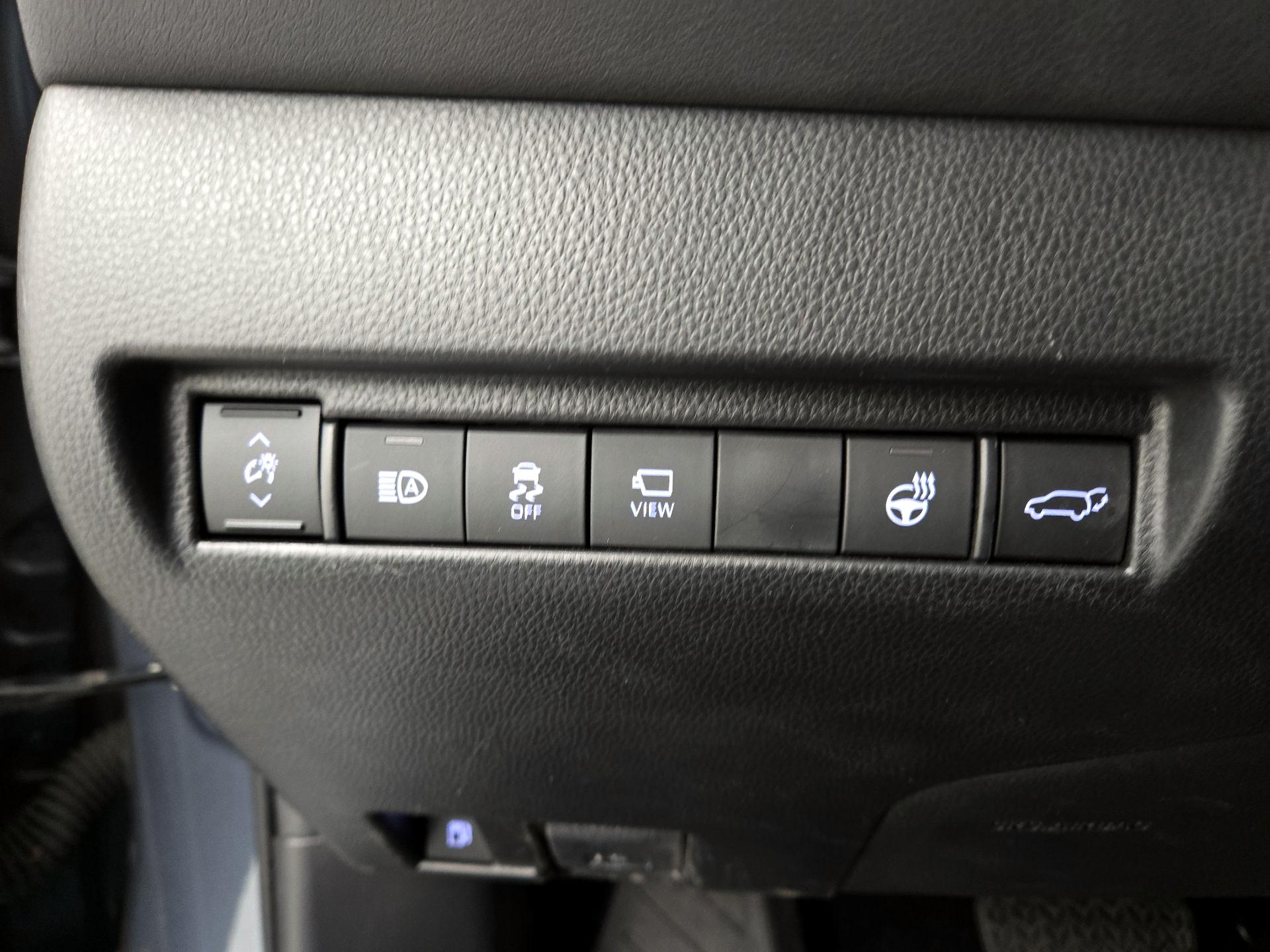 Thumbnail: 2021 Toyota Venza - 13