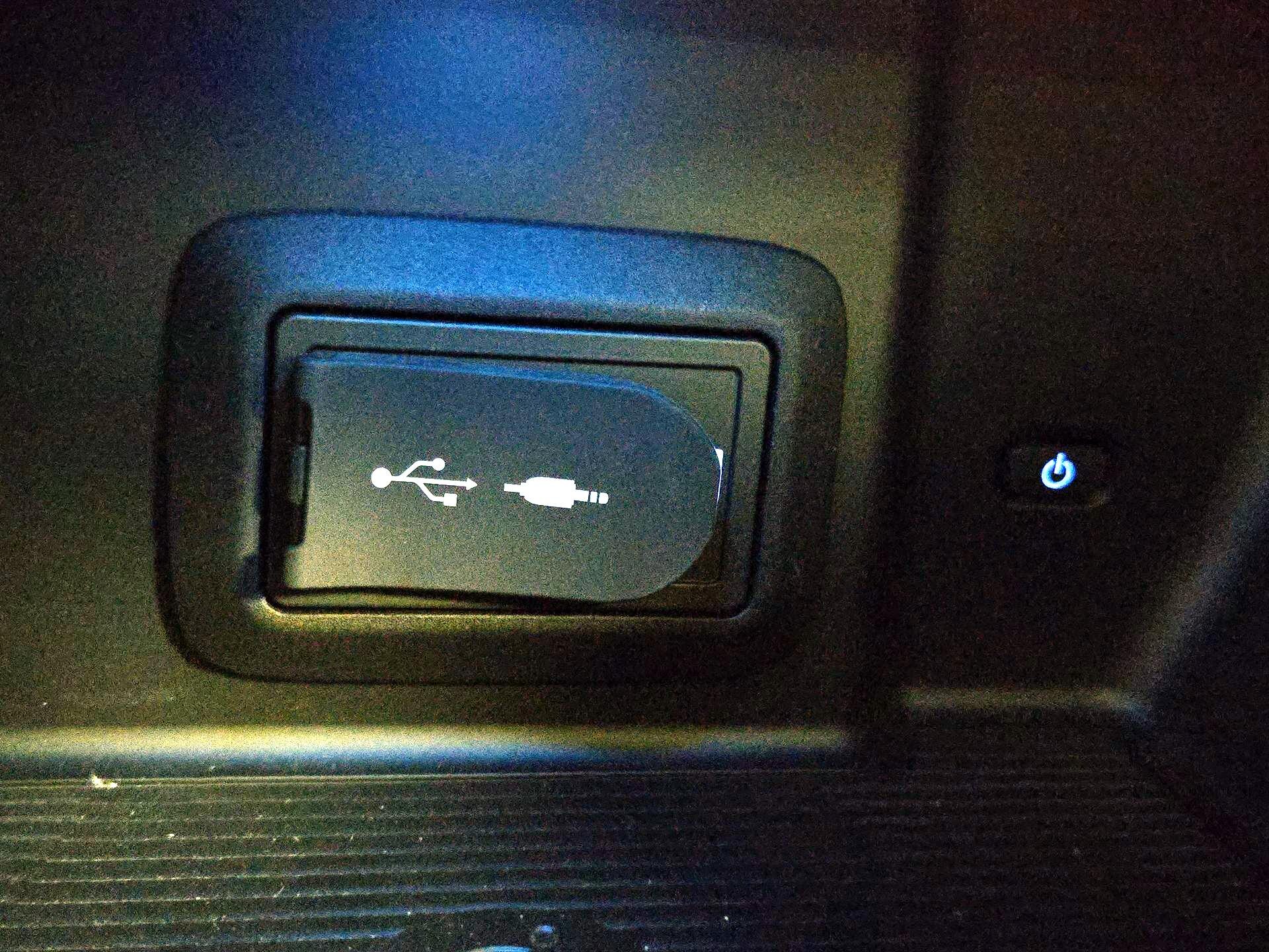 Thumbnail: 2021 Toyota Venza - 18