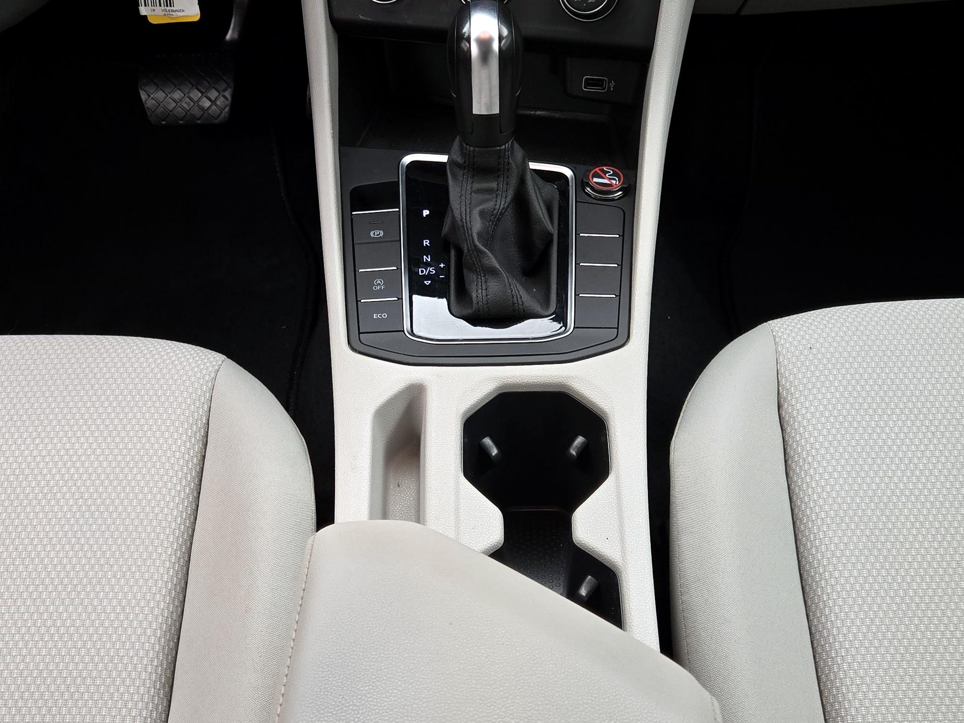 Thumbnail: 2019 Volkswagen Jetta - 17