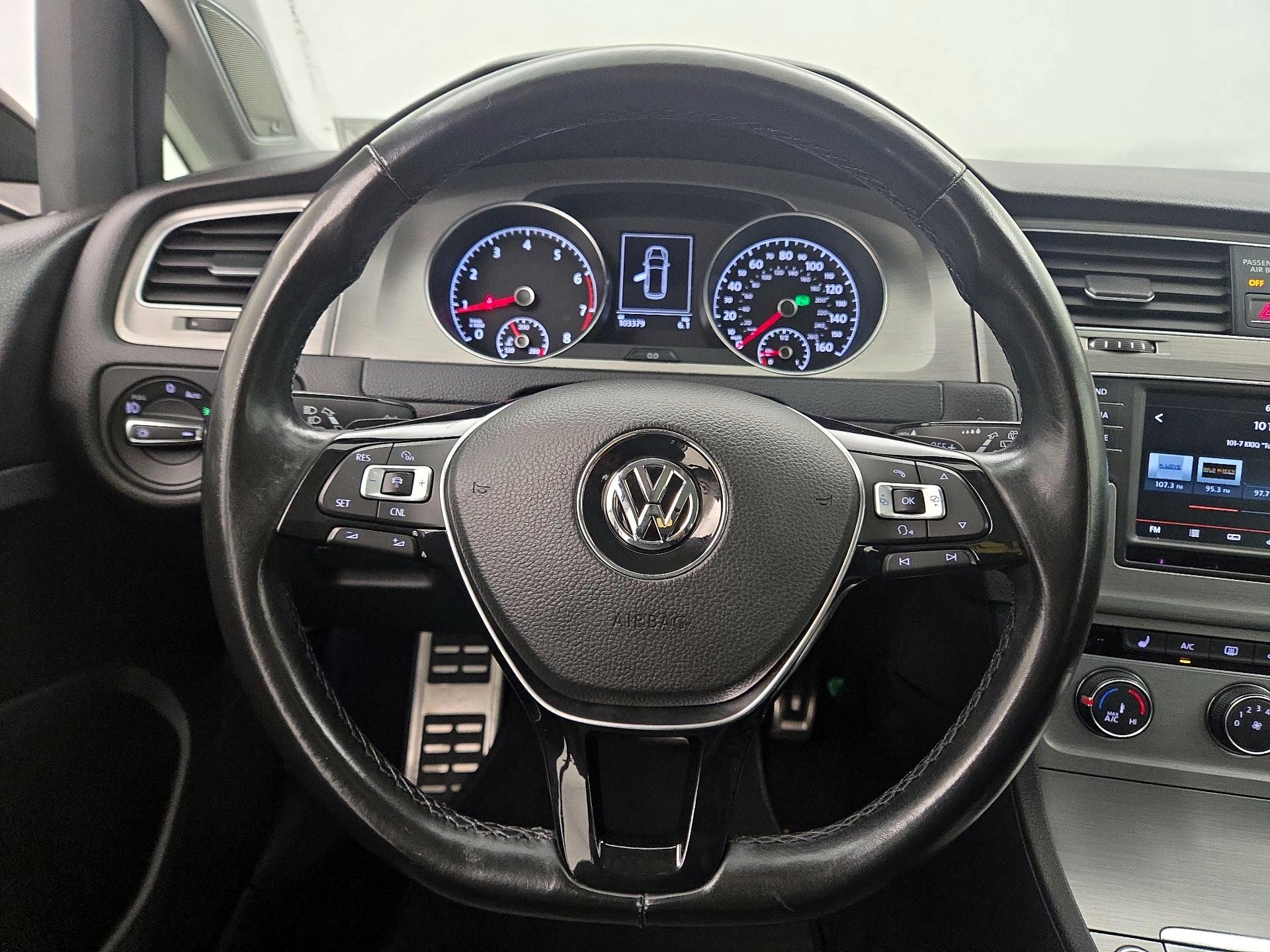 Thumbnail: 2016 Volkswagen Golf - 10